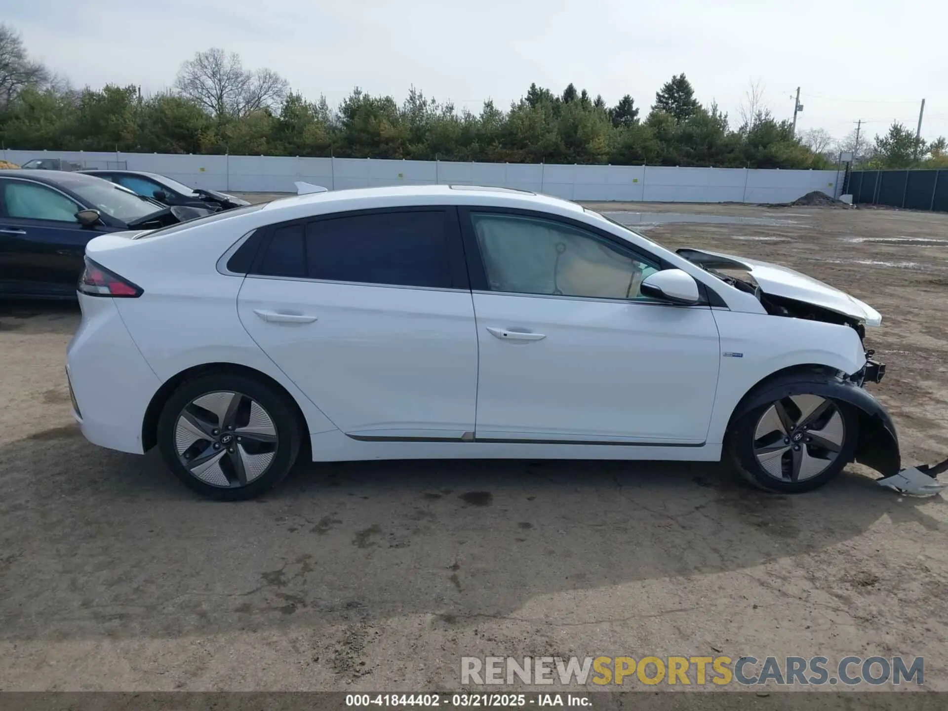 14 Фотография поврежденного автомобиля KMHC85LC0LU196104 HYUNDAI IONIQ HYBRID 2020