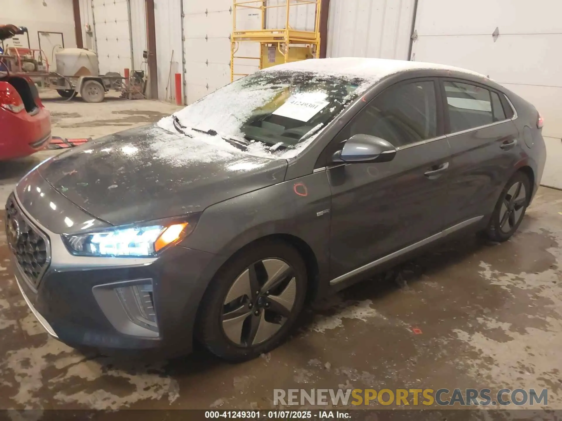 2 Photograph of a damaged car KMHC85LC1LU203268 HYUNDAI IONIQ HYBRID 2020