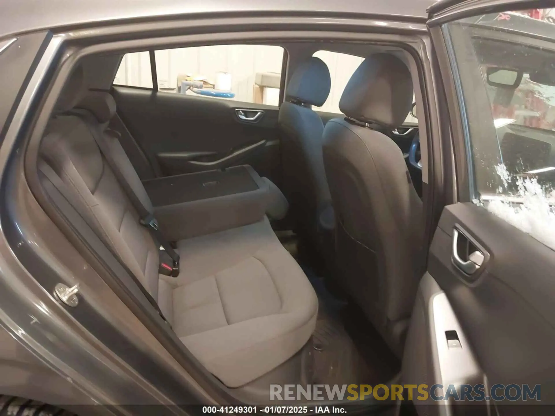 8 Photograph of a damaged car KMHC85LC1LU203268 HYUNDAI IONIQ HYBRID 2020