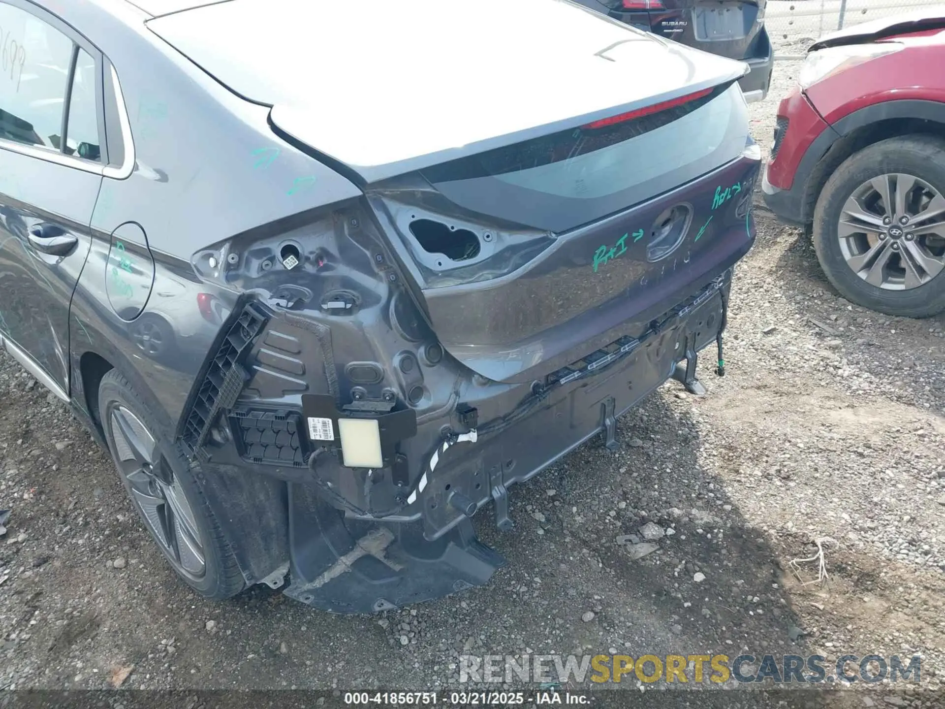 6 Photograph of a damaged car KMHC85LC4LU207699 HYUNDAI IONIQ HYBRID 2020