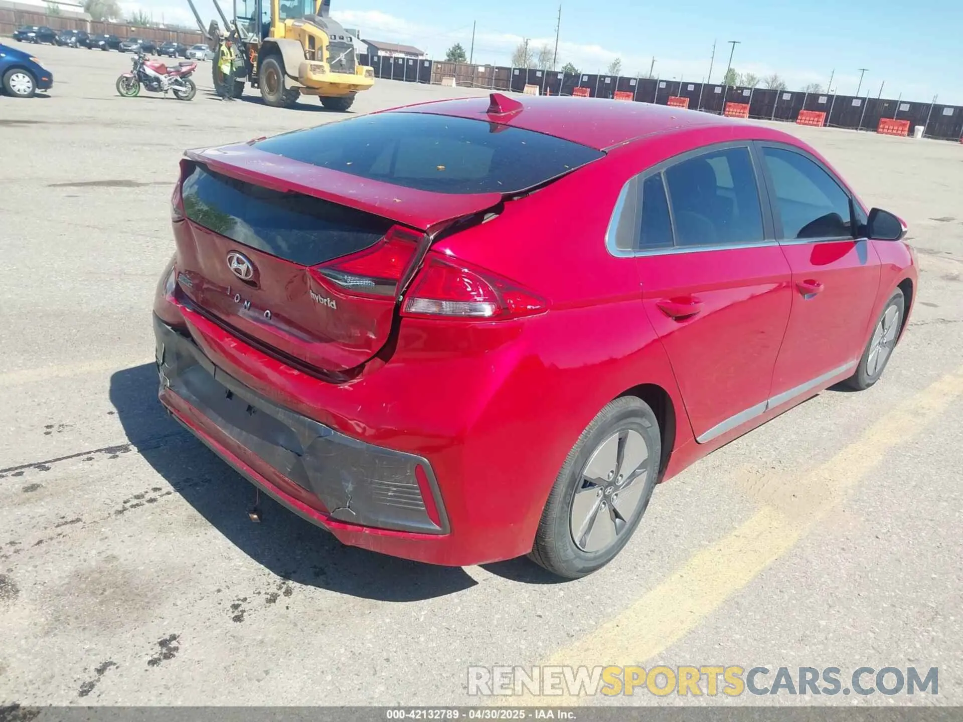 4 Photograph of a damaged car KMHC75LC4MU251111 HYUNDAI IONIQ HYBRID 2021