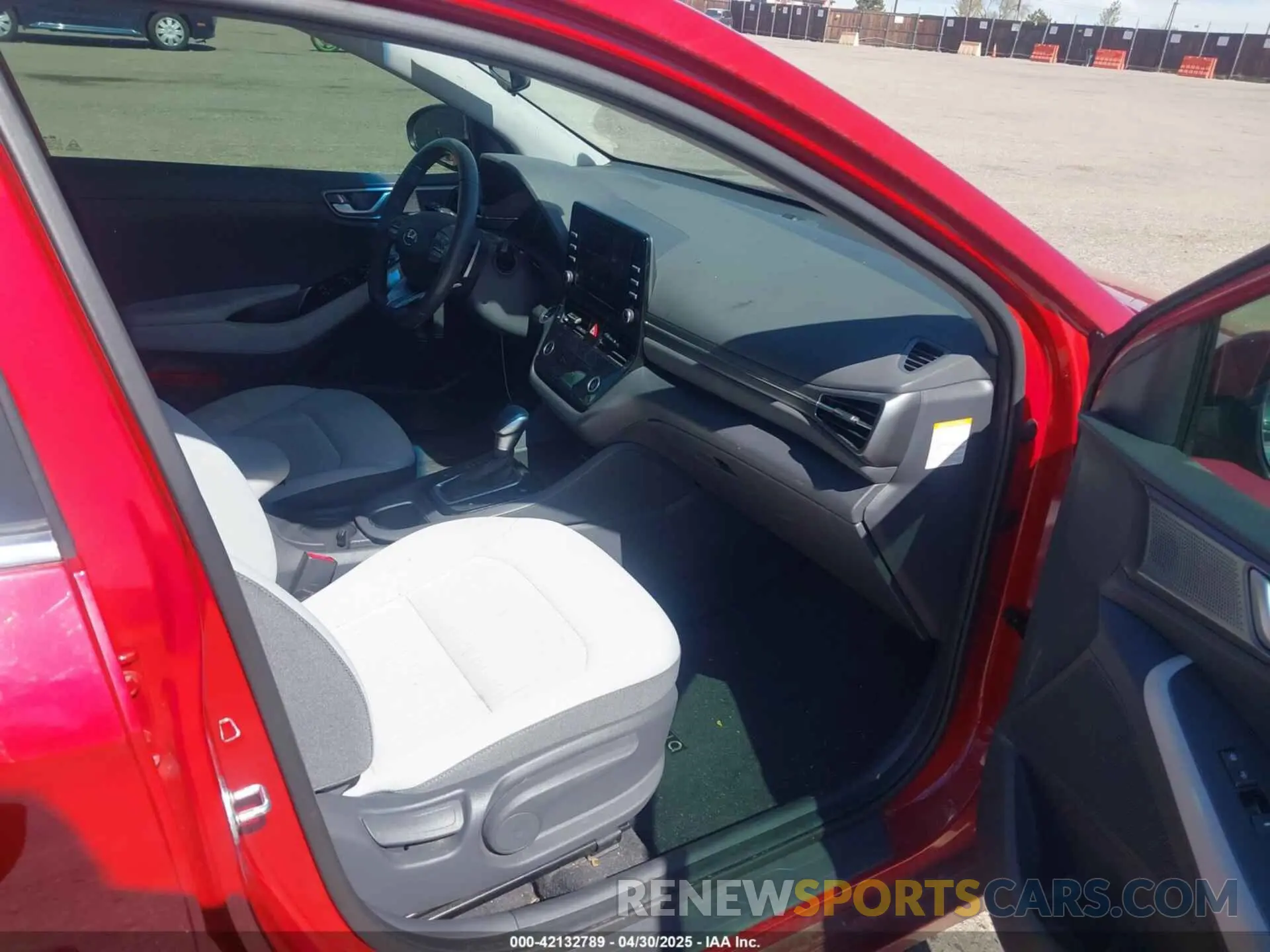 5 Photograph of a damaged car KMHC75LC4MU251111 HYUNDAI IONIQ HYBRID 2021