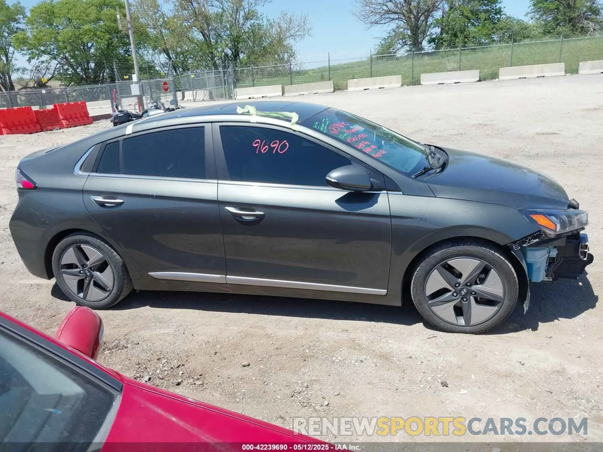 13 Photograph of a damaged car KMHC05LC5NU270689 HYUNDAI IONIQ HYBRID 2022