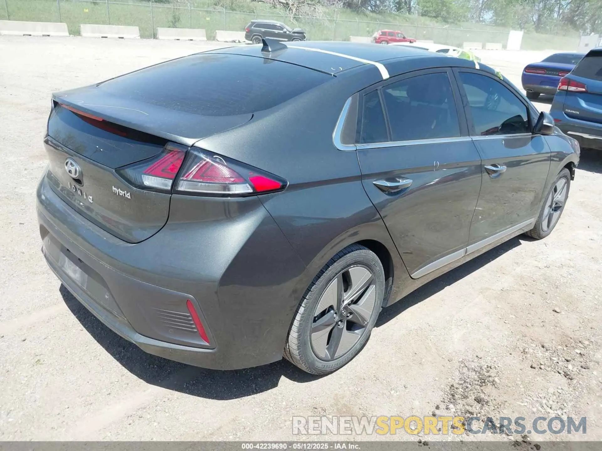 4 Photograph of a damaged car KMHC05LC5NU270689 HYUNDAI IONIQ HYBRID 2022