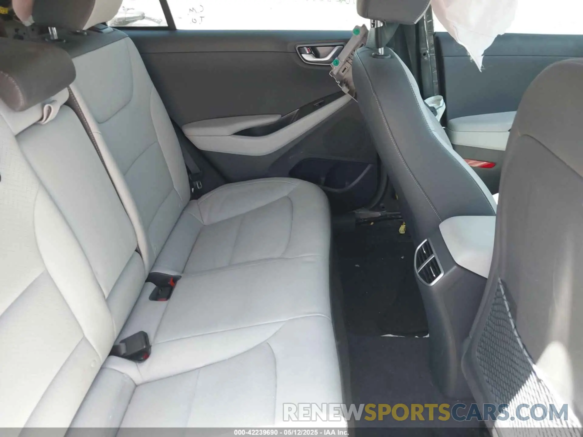 8 Photograph of a damaged car KMHC05LC5NU270689 HYUNDAI IONIQ HYBRID 2022