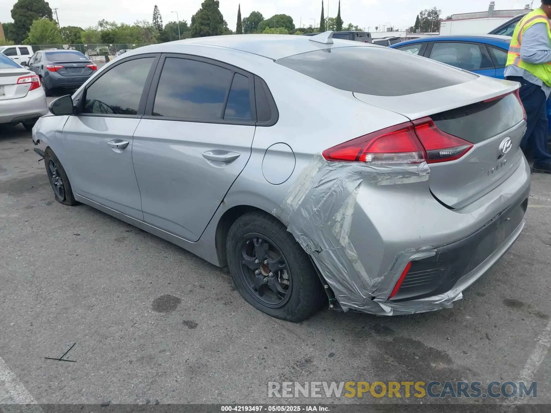3 Фотография поврежденного автомобиля KMHC65LC2NU284905 HYUNDAI IONIQ HYBRID 2022