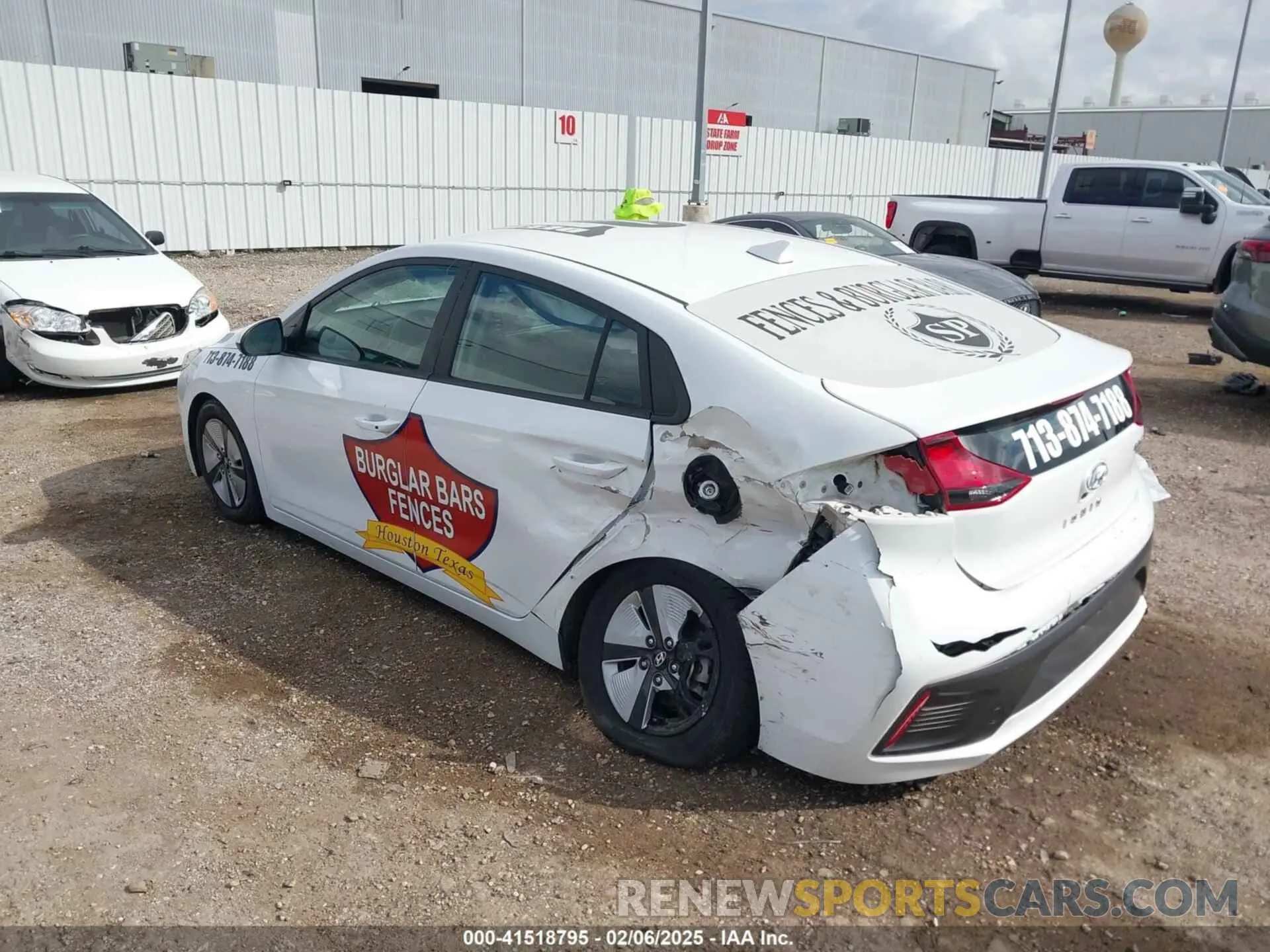 3 Photograph of a damaged car KMHC65LC4NU279625 HYUNDAI IONIQ HYBRID 2022