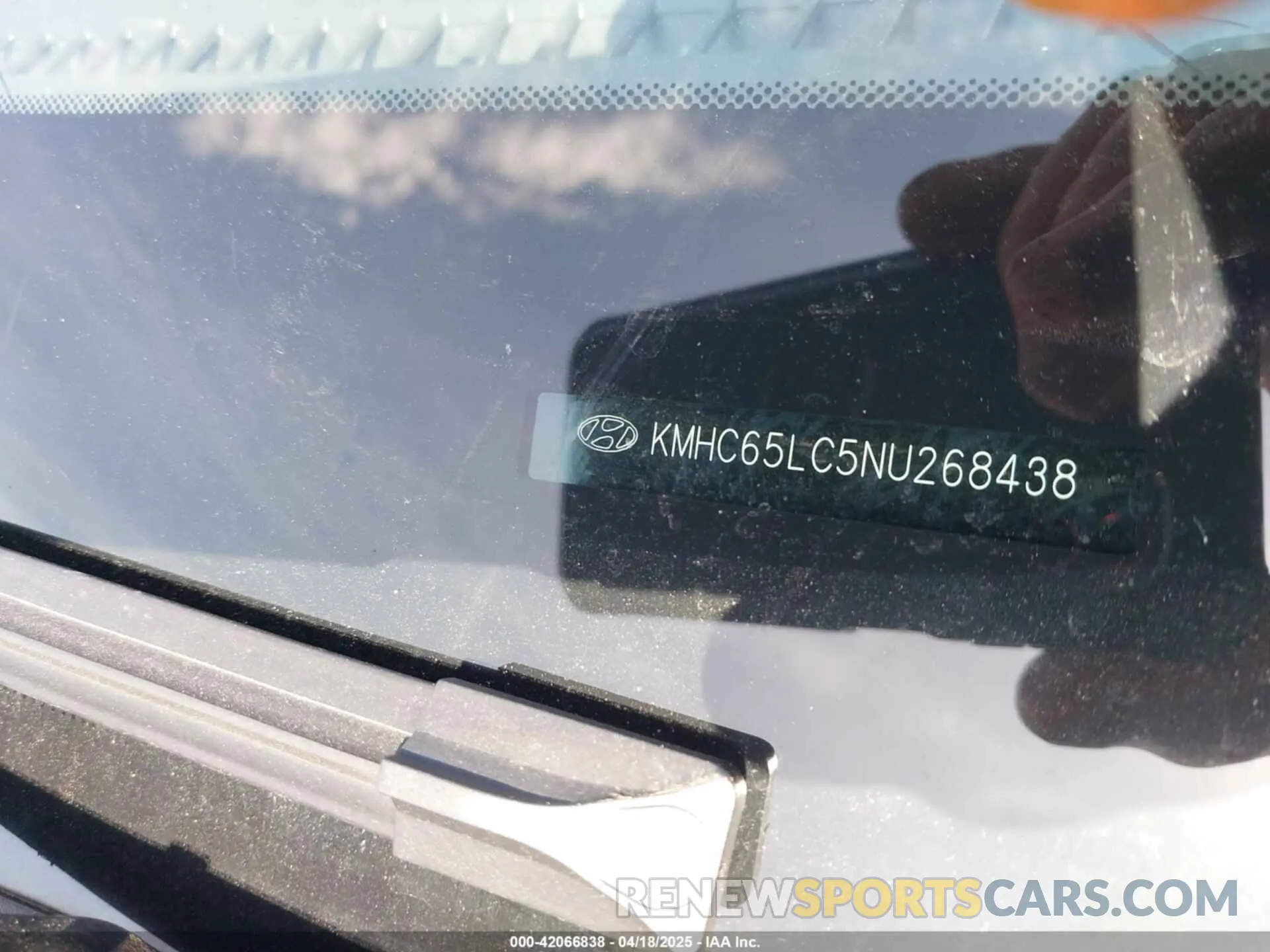17 Photograph of a damaged car KMHC65LC5NU268438 HYUNDAI IONIQ HYBRID 2022