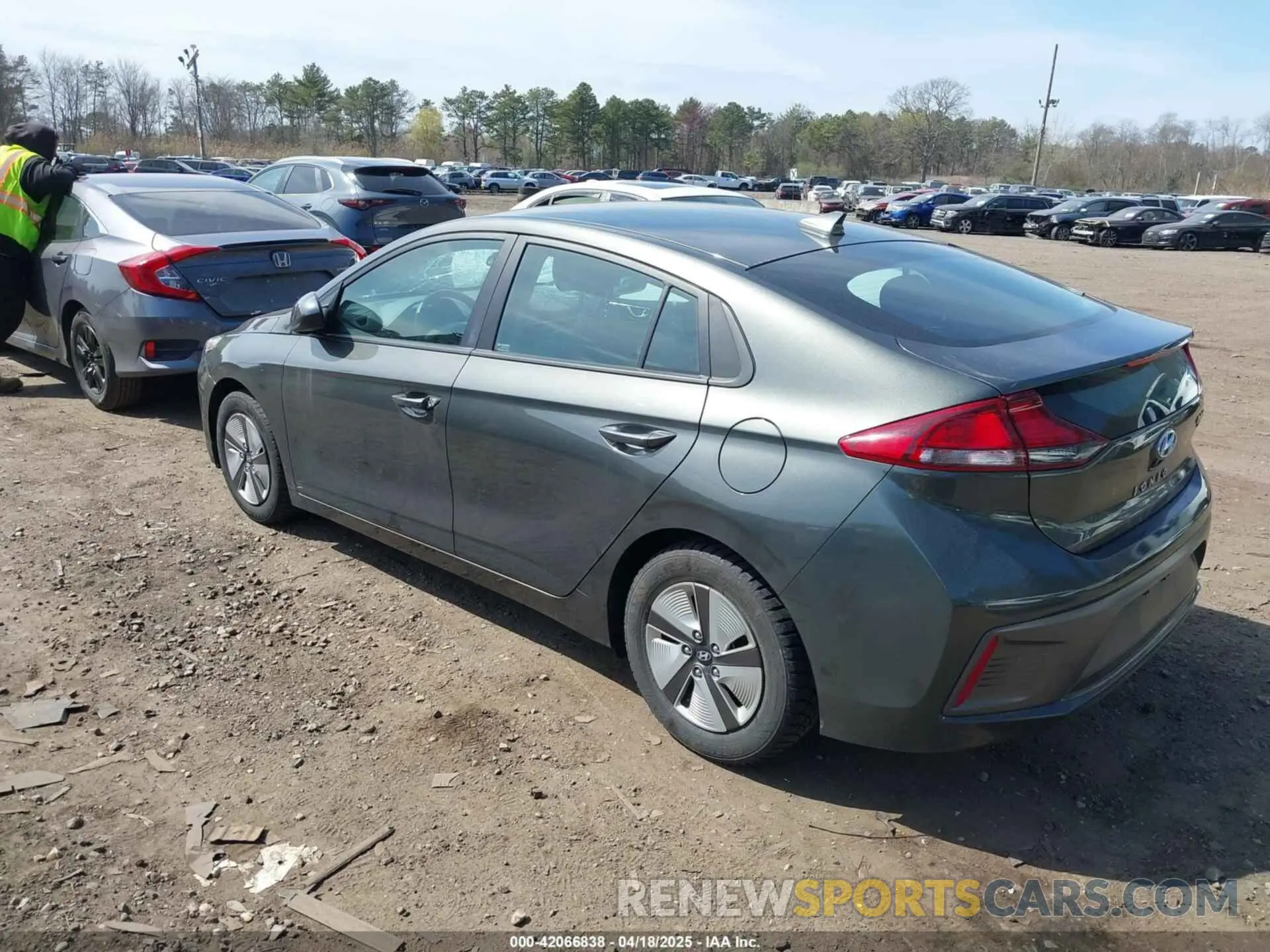 3 Photograph of a damaged car KMHC65LC5NU268438 HYUNDAI IONIQ HYBRID 2022