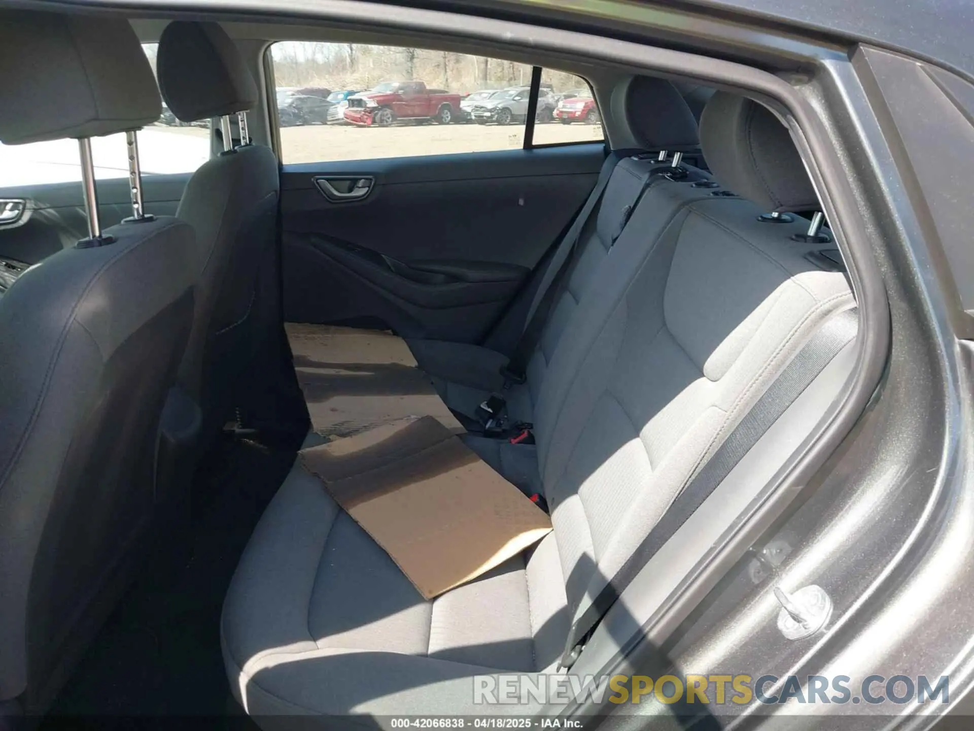 8 Photograph of a damaged car KMHC65LC5NU268438 HYUNDAI IONIQ HYBRID 2022