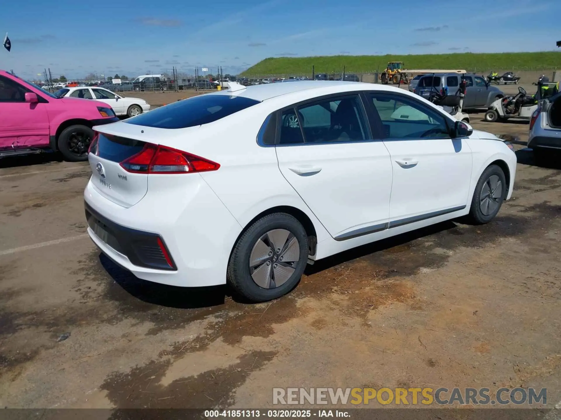 4 Фотография поврежденного автомобиля KMHC75LC1NU268983 HYUNDAI IONIQ HYBRID 2022