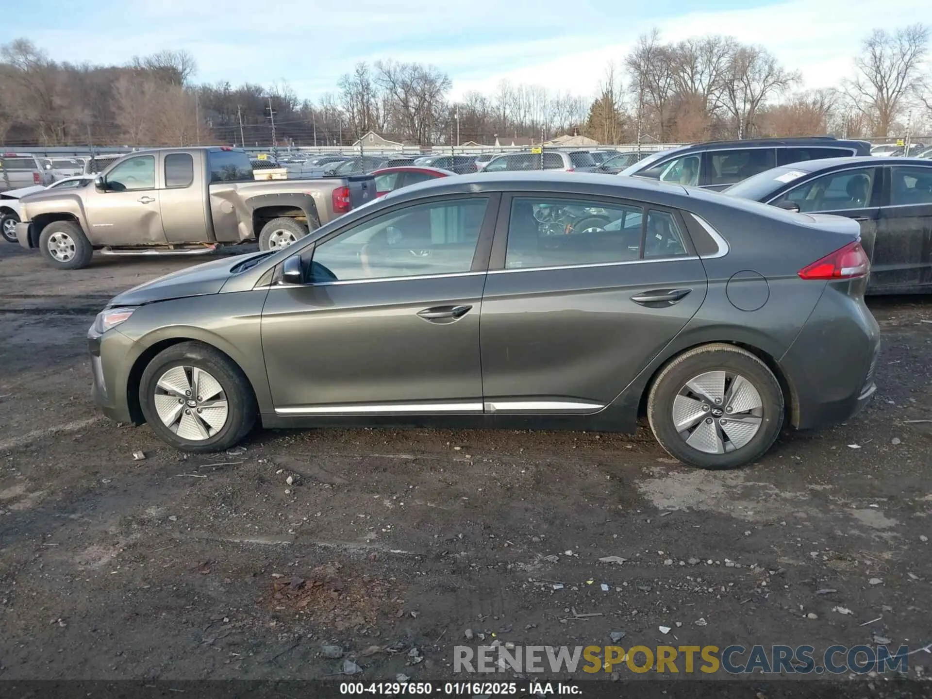 13 Photograph of a damaged car KMHC75LC6NU275962 HYUNDAI IONIQ HYBRID 2022
