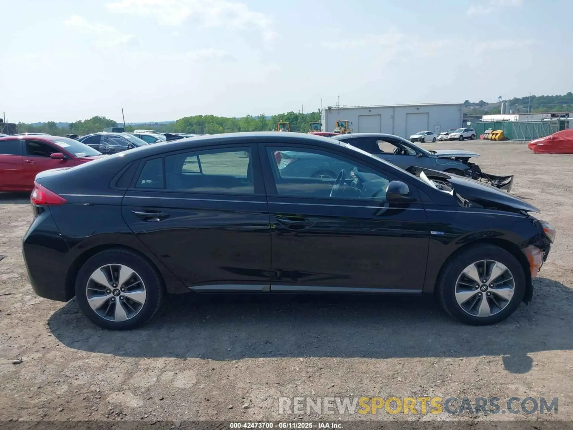 12 Photograph of a damaged car KMHC65LD0KU173452 HYUNDAI IONIQ PLUG-IN HYBRID 2019