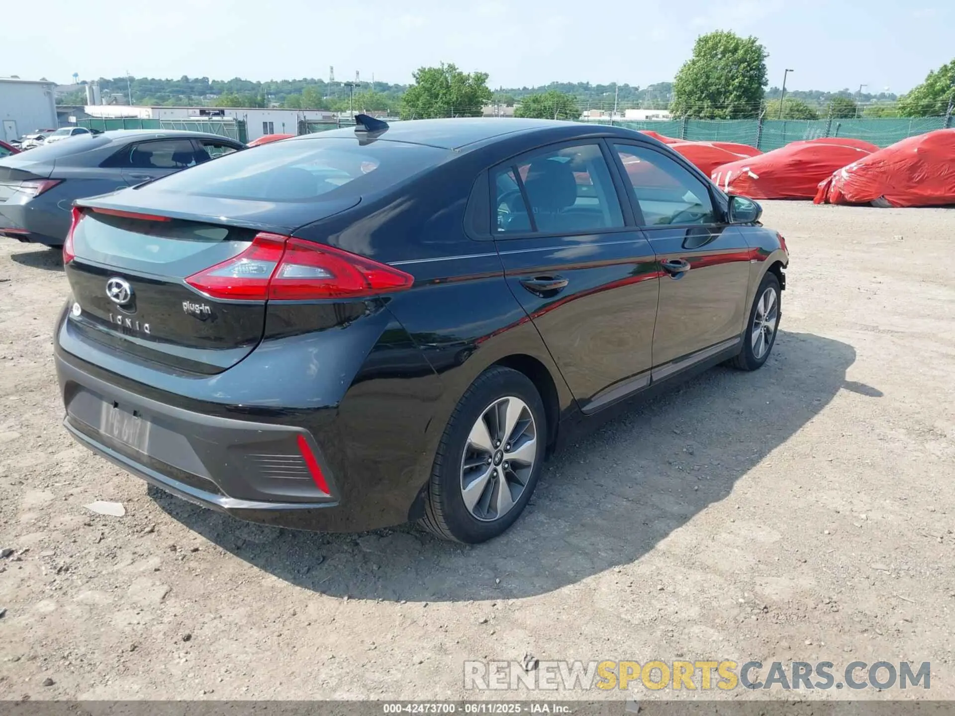 4 Photograph of a damaged car KMHC65LD0KU173452 HYUNDAI IONIQ PLUG-IN HYBRID 2019