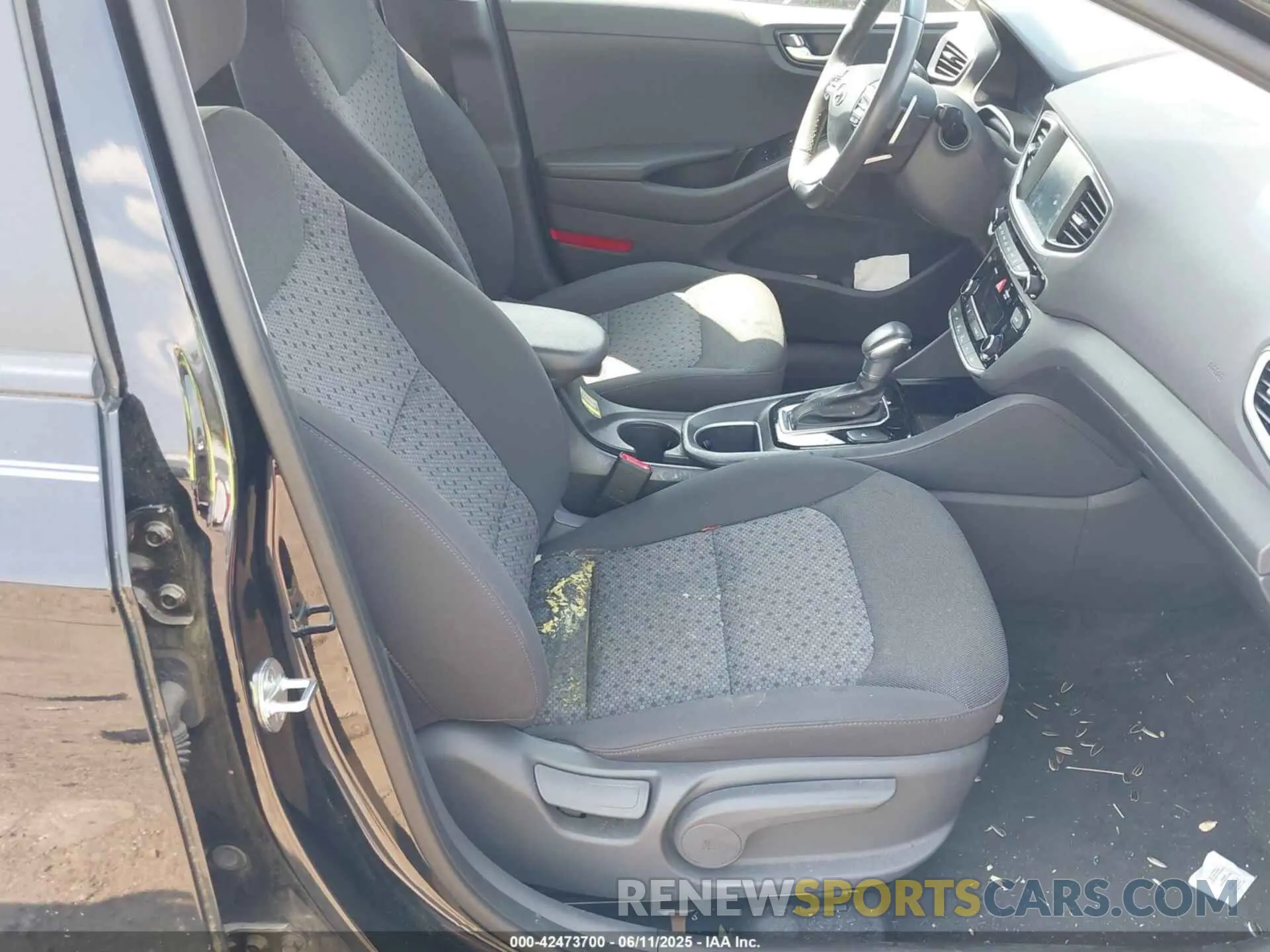 5 Photograph of a damaged car KMHC65LD0KU173452 HYUNDAI IONIQ PLUG-IN HYBRID 2019