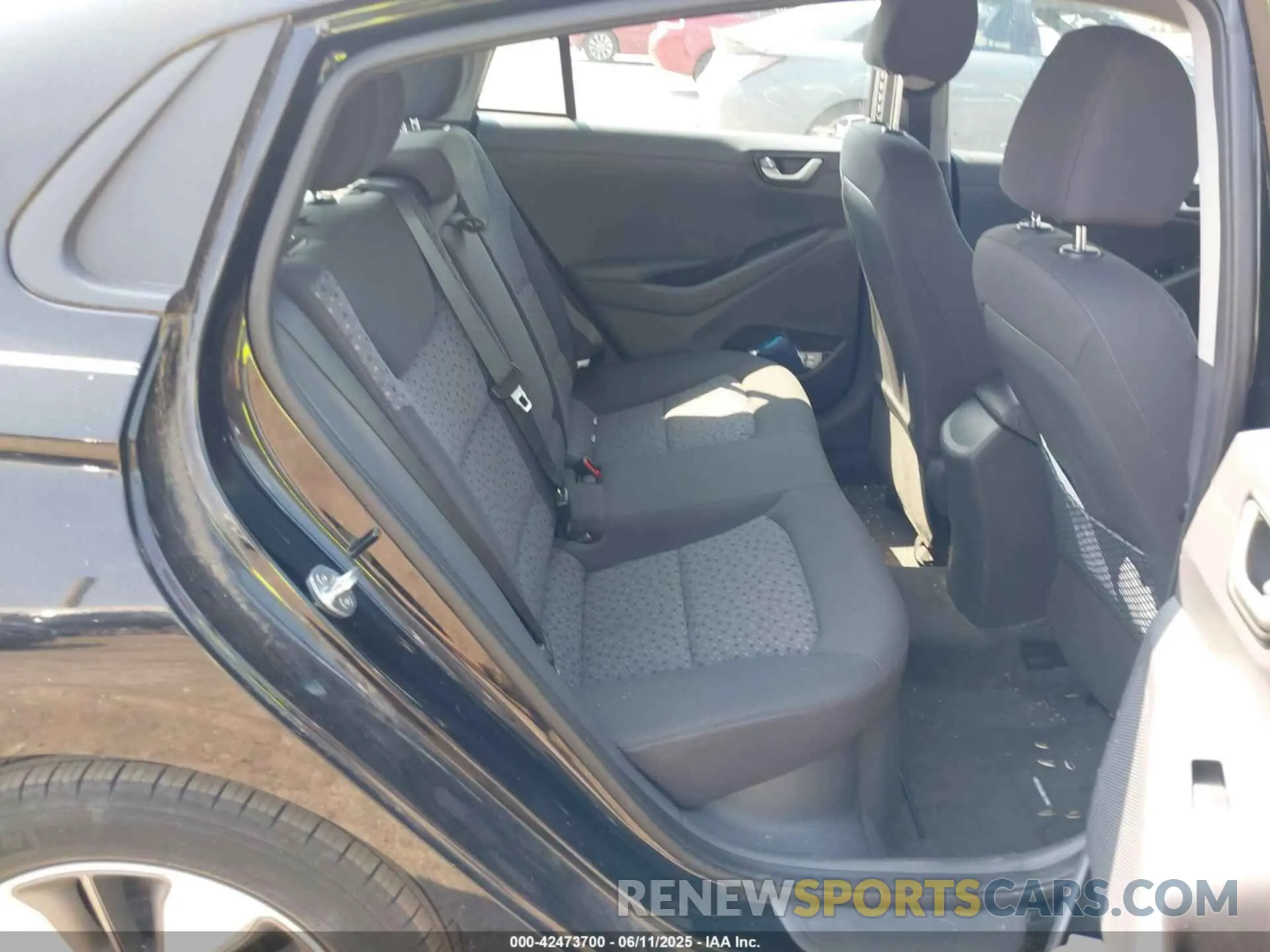 8 Photograph of a damaged car KMHC65LD0KU173452 HYUNDAI IONIQ PLUG-IN HYBRID 2019