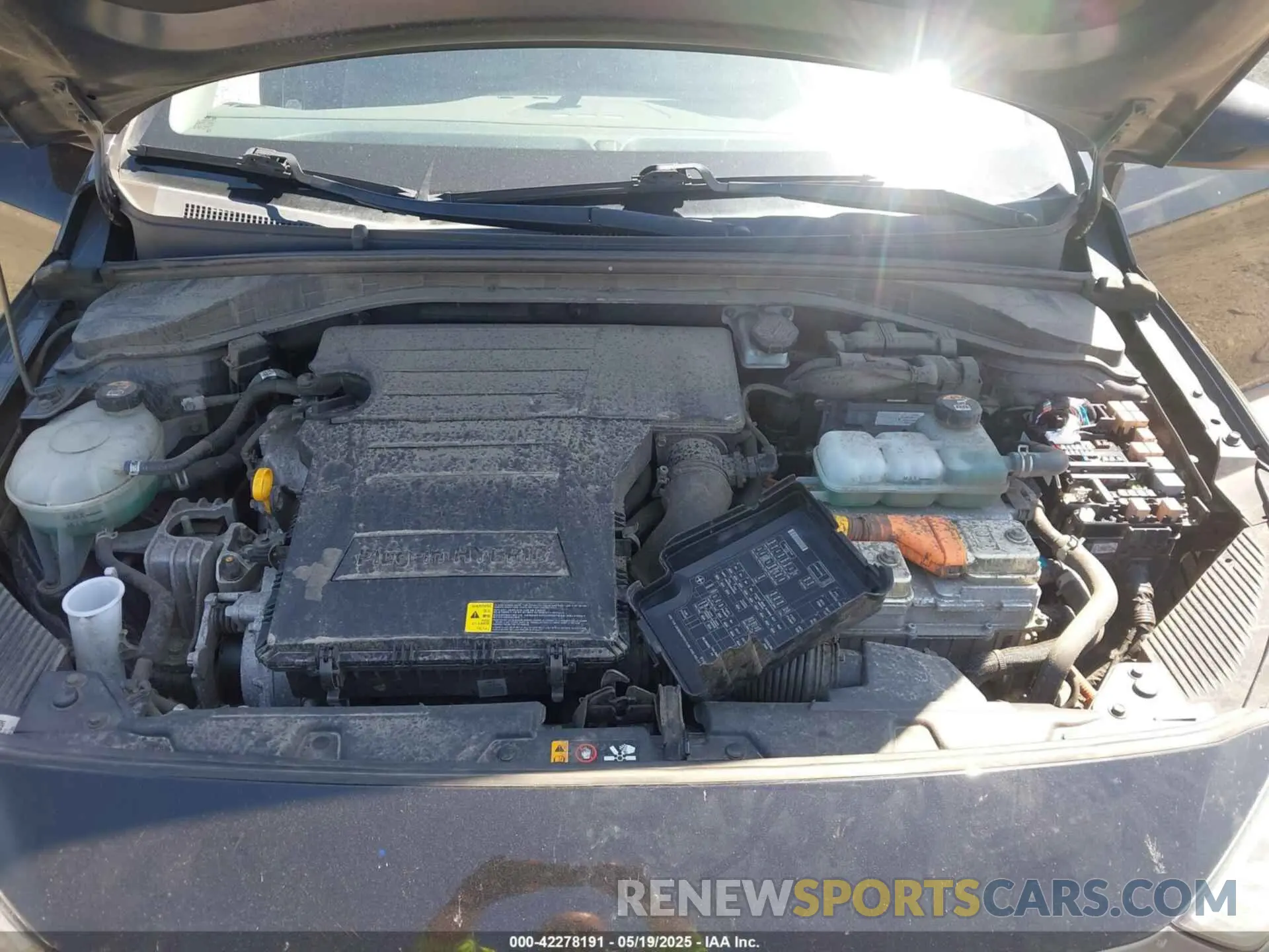 10 Фотография поврежденного автомобиля KMHC65LD5KU172667 HYUNDAI IONIQ PLUG-IN HYBRID 2019
