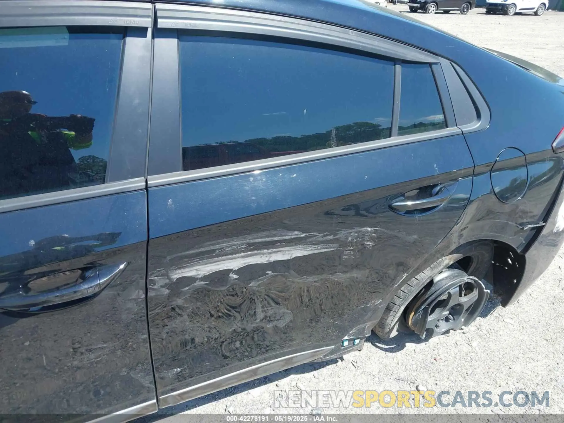 19 Фотография поврежденного автомобиля KMHC65LD5KU172667 HYUNDAI IONIQ PLUG-IN HYBRID 2019
