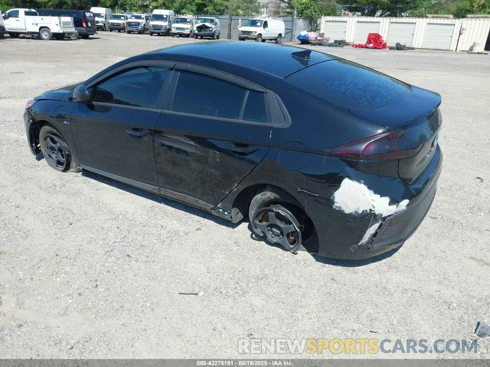 3 Фотография поврежденного автомобиля KMHC65LD5KU172667 HYUNDAI IONIQ PLUG-IN HYBRID 2019
