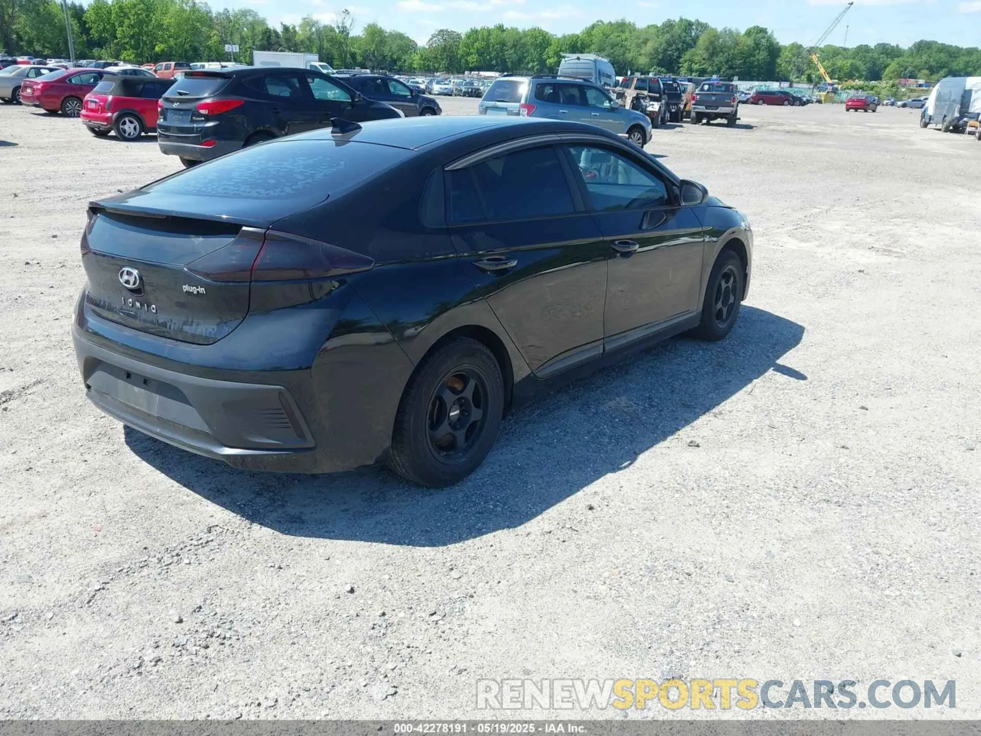 4 Фотография поврежденного автомобиля KMHC65LD5KU172667 HYUNDAI IONIQ PLUG-IN HYBRID 2019
