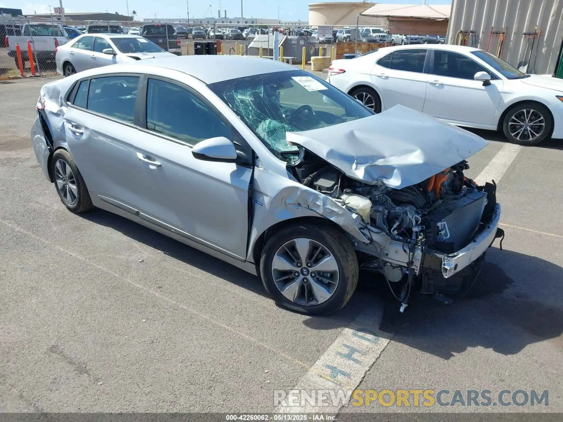 1 Фотография поврежденного автомобиля KMHC65LD9KU178942 HYUNDAI IONIQ PLUG-IN HYBRID 2019
