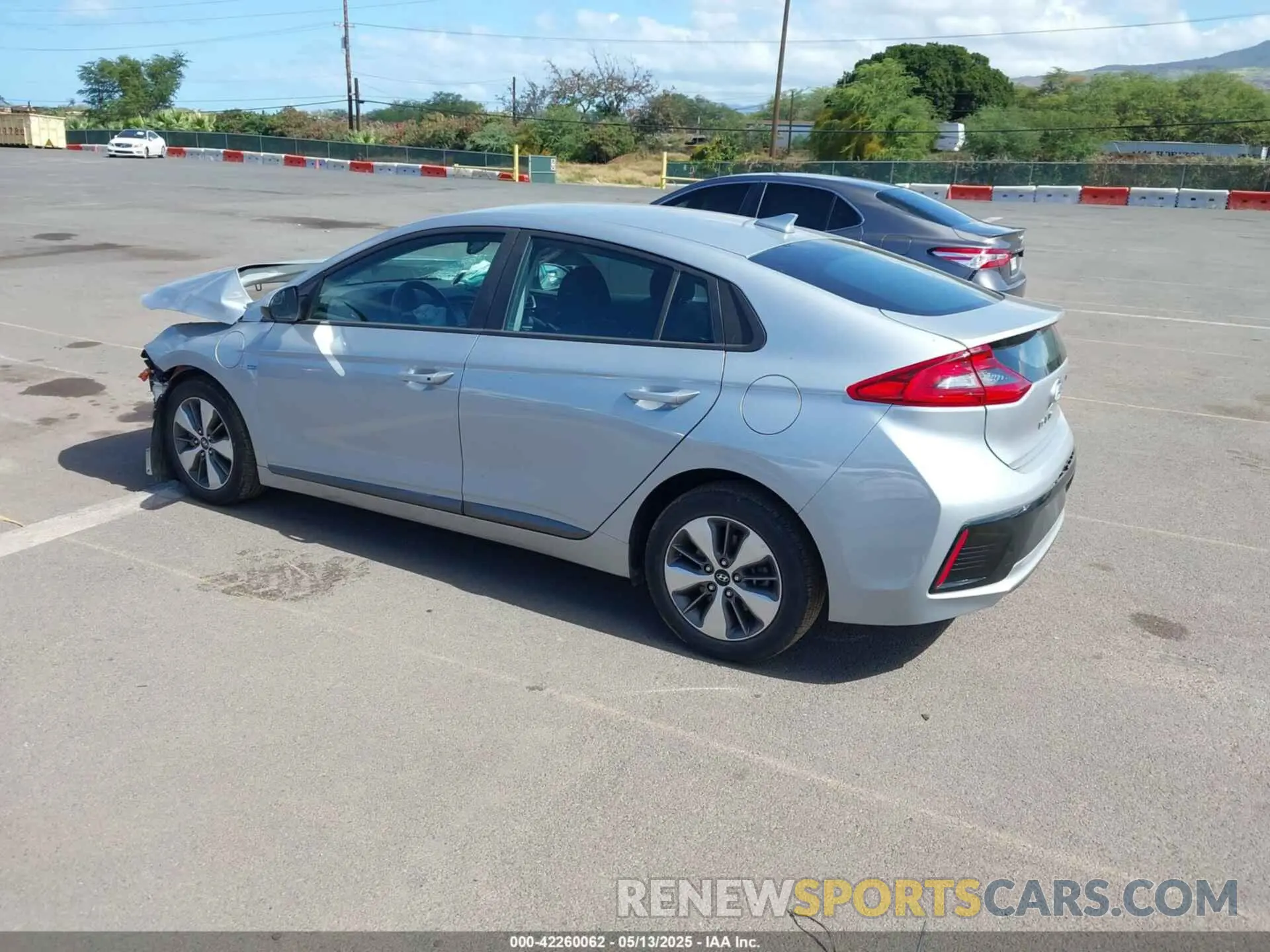 3 Фотография поврежденного автомобиля KMHC65LD9KU178942 HYUNDAI IONIQ PLUG-IN HYBRID 2019