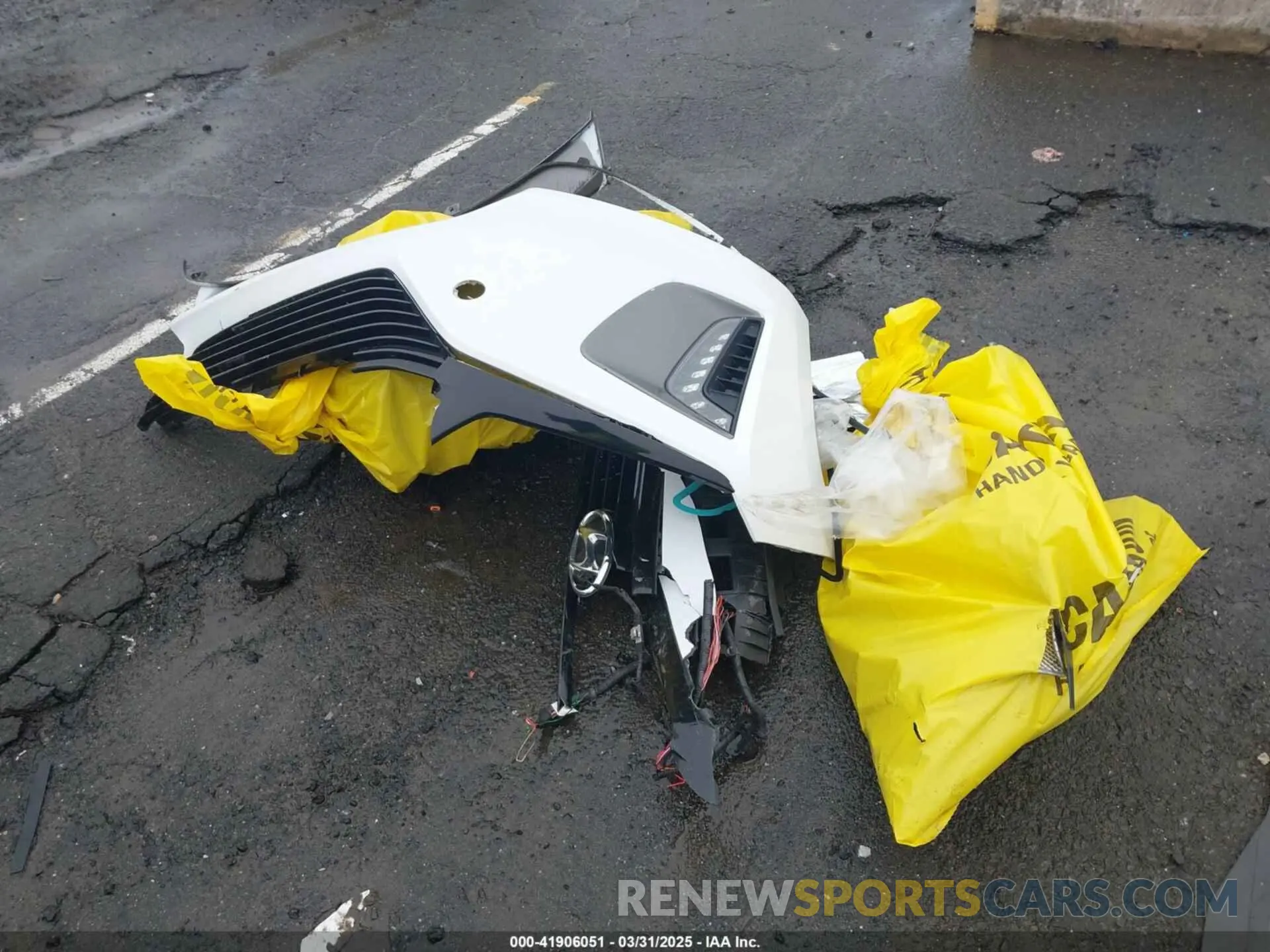 12 Photograph of a damaged car KMHC65LDXKU173197 HYUNDAI IONIQ PLUG-IN HYBRID 2019