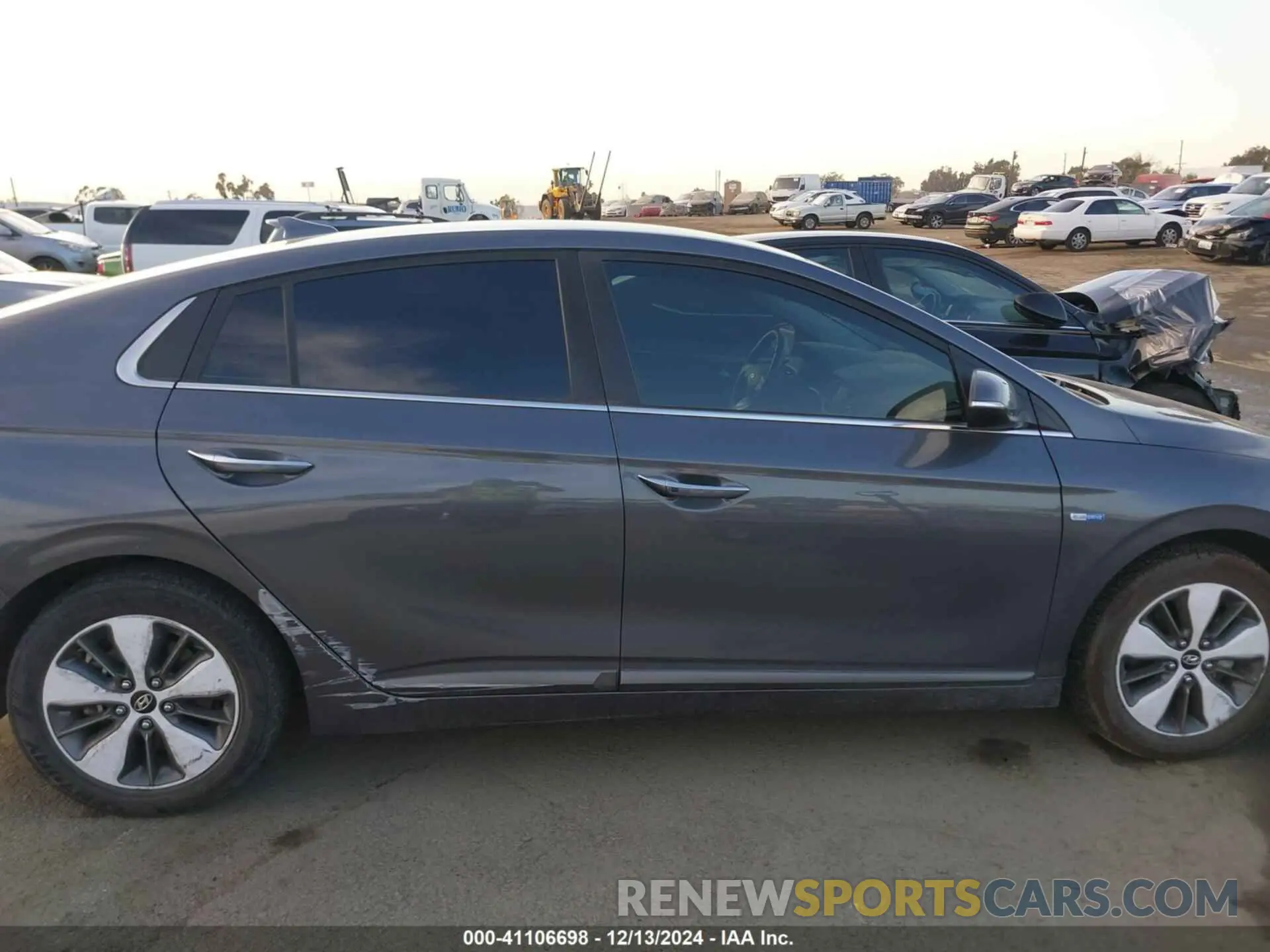 13 Фотография поврежденного автомобиля KMHC75LD8KU105526 HYUNDAI IONIQ PLUG-IN HYBRID 2019
