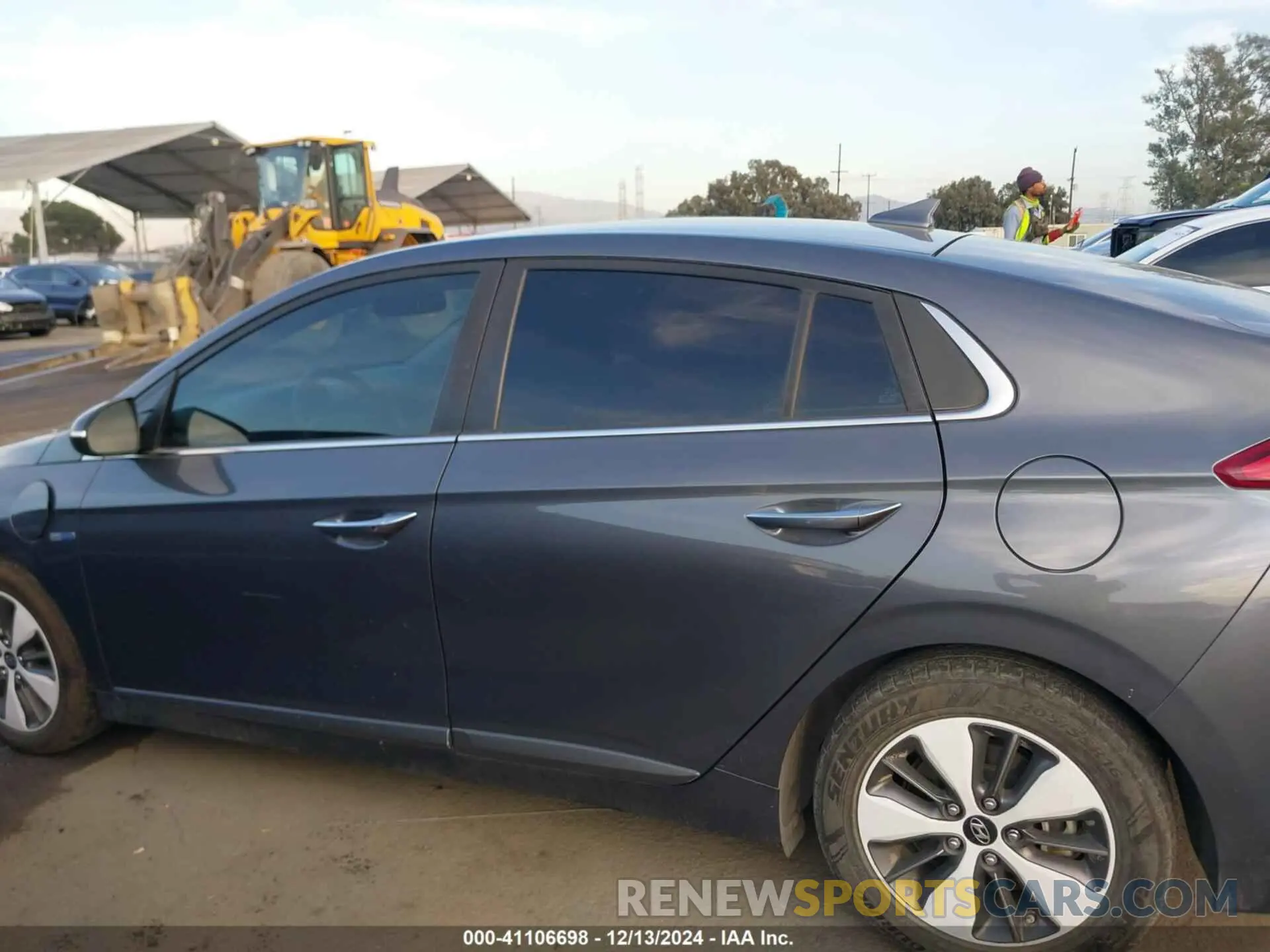 14 Фотография поврежденного автомобиля KMHC75LD8KU105526 HYUNDAI IONIQ PLUG-IN HYBRID 2019