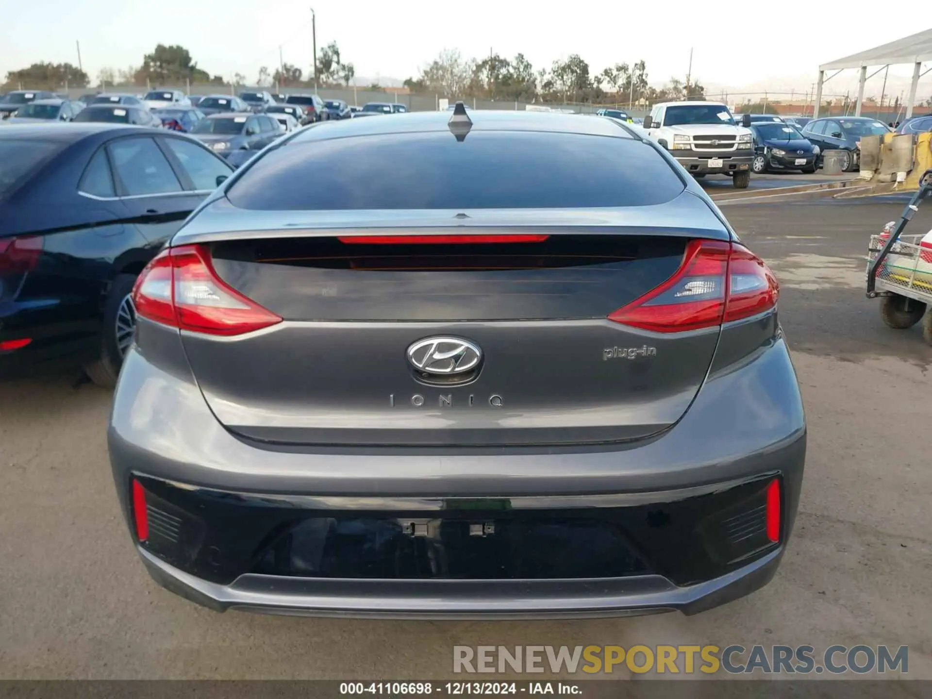16 Фотография поврежденного автомобиля KMHC75LD8KU105526 HYUNDAI IONIQ PLUG-IN HYBRID 2019