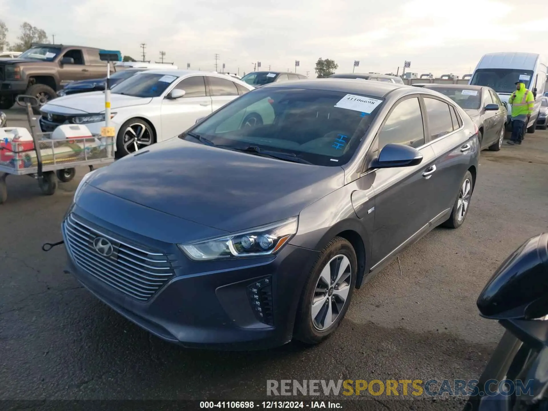 2 Фотография поврежденного автомобиля KMHC75LD8KU105526 HYUNDAI IONIQ PLUG-IN HYBRID 2019