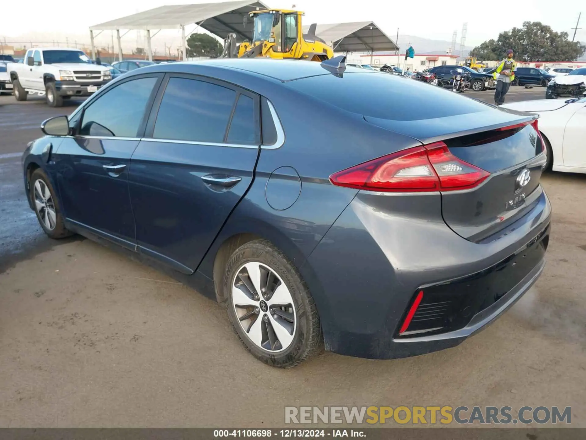 3 Фотография поврежденного автомобиля KMHC75LD8KU105526 HYUNDAI IONIQ PLUG-IN HYBRID 2019