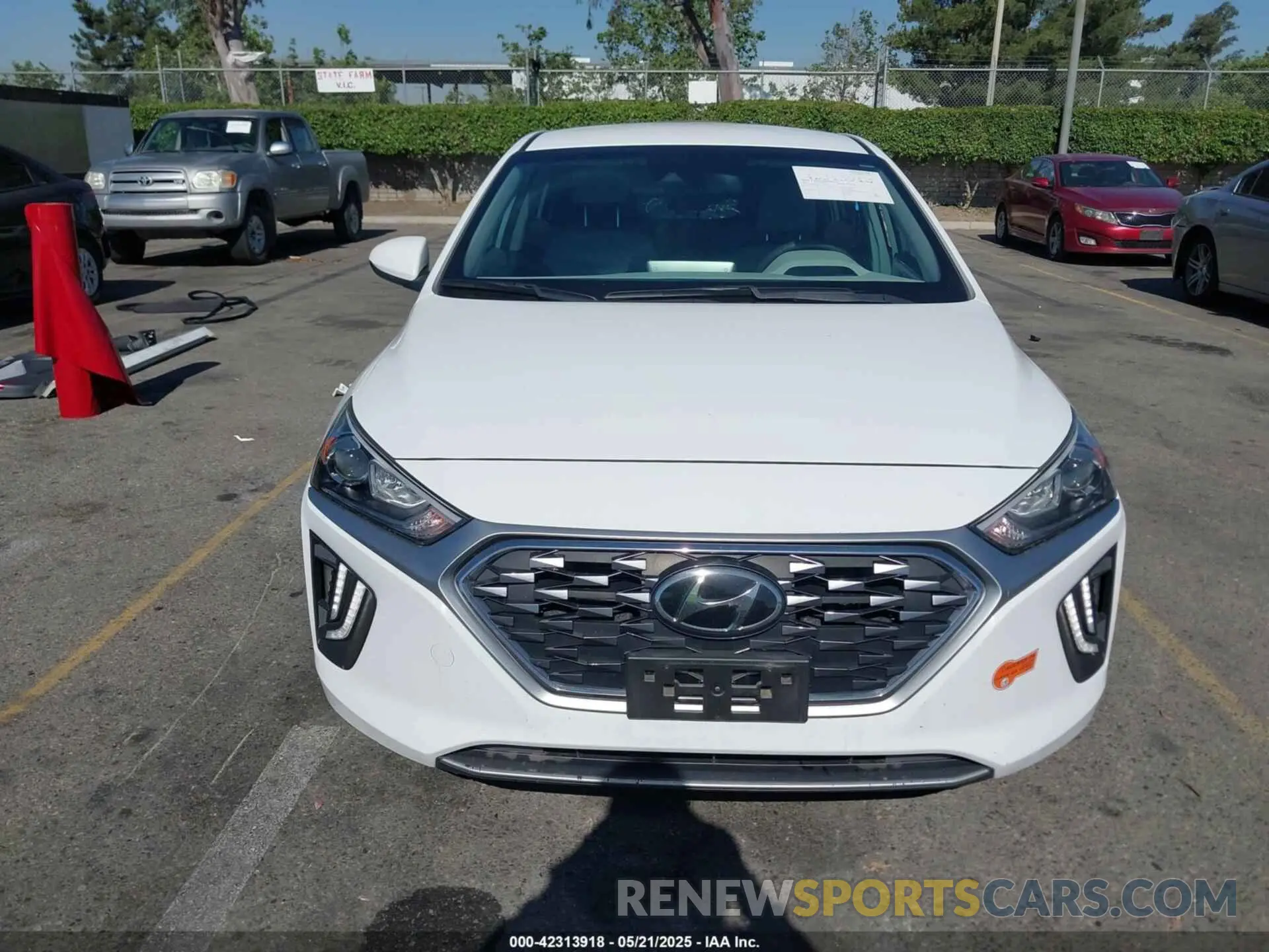 13 Photograph of a damaged car KMHC65LD8LU198343 HYUNDAI IONIQ PLUG-IN HYBRID 2020
