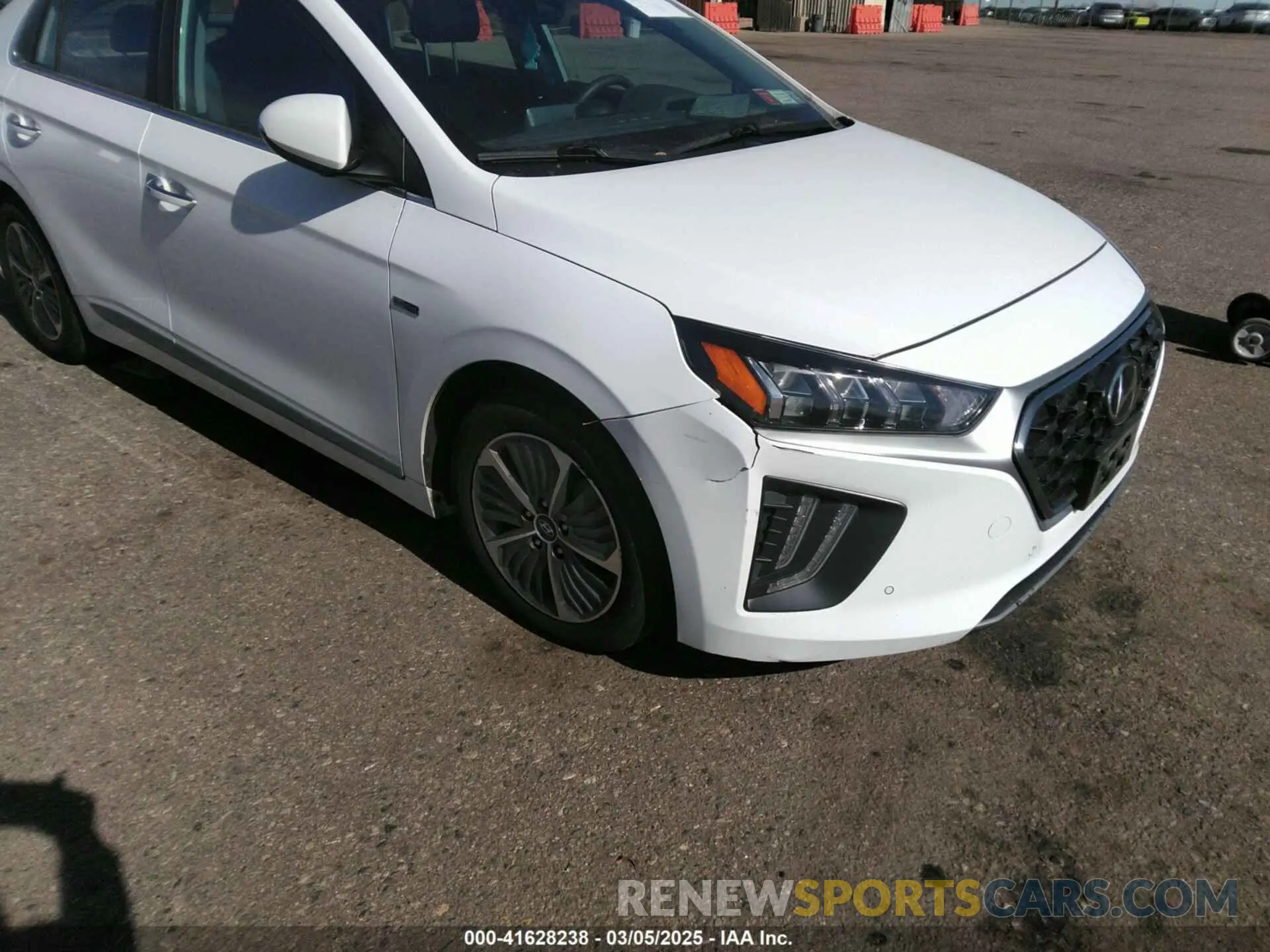 6 Photograph of a damaged car KMHCX5LD3LU241239 HYUNDAI IONIQ PLUG-IN HYBRID 2020