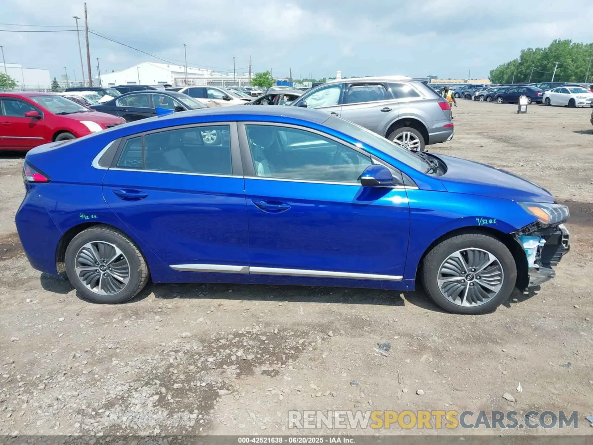 13 Photograph of a damaged car KMHC75LD6NU282676 HYUNDAI IONIQ PLUG-IN HYBRID 2022