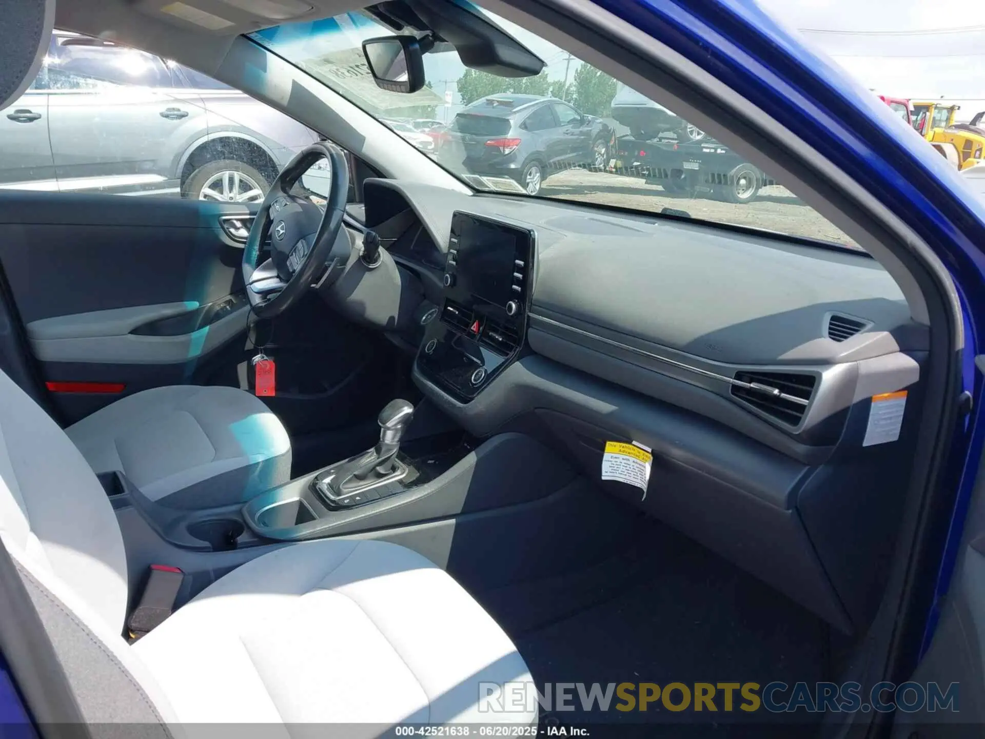 5 Photograph of a damaged car KMHC75LD6NU282676 HYUNDAI IONIQ PLUG-IN HYBRID 2022