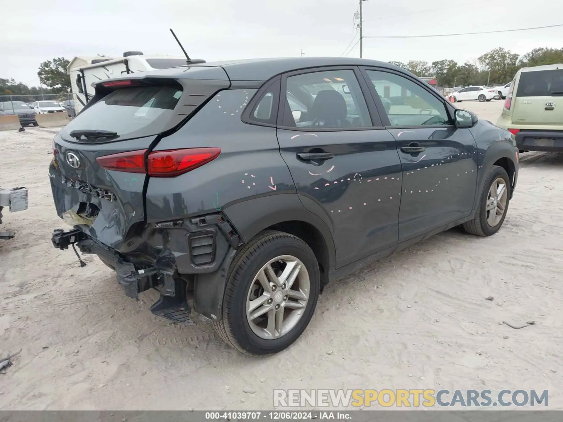 4 Photograph of a damaged car KM8K12AA1KU280513 HYUNDAI KONA 2019