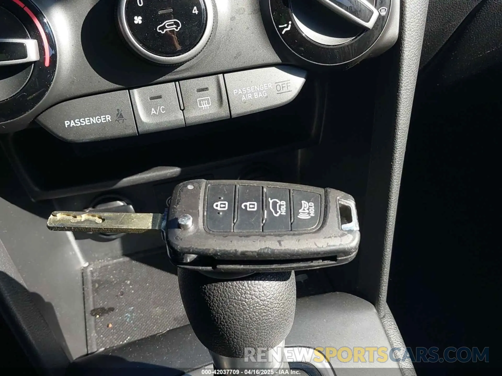 11 Фотография поврежденного автомобиля KM8K12AA4KU296799 HYUNDAI KONA 2019