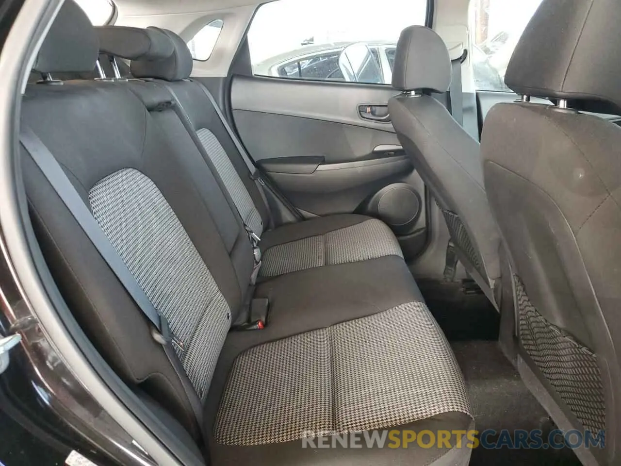 10 Photograph of a damaged car KM8K12AA9KU330381 HYUNDAI KONA 2019