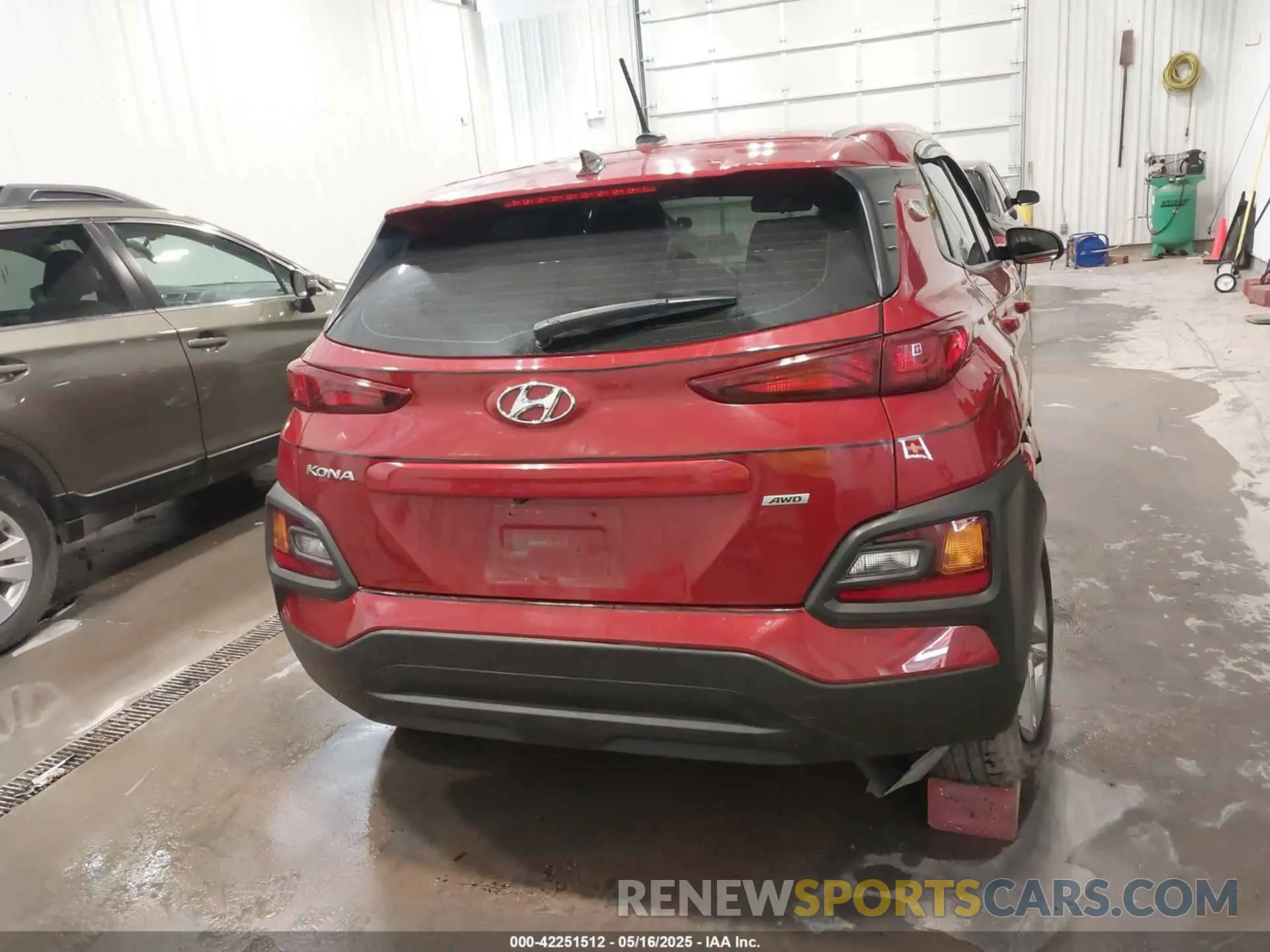 17 Photograph of a damaged car KM8K1CAA7KU287424 HYUNDAI KONA 2019