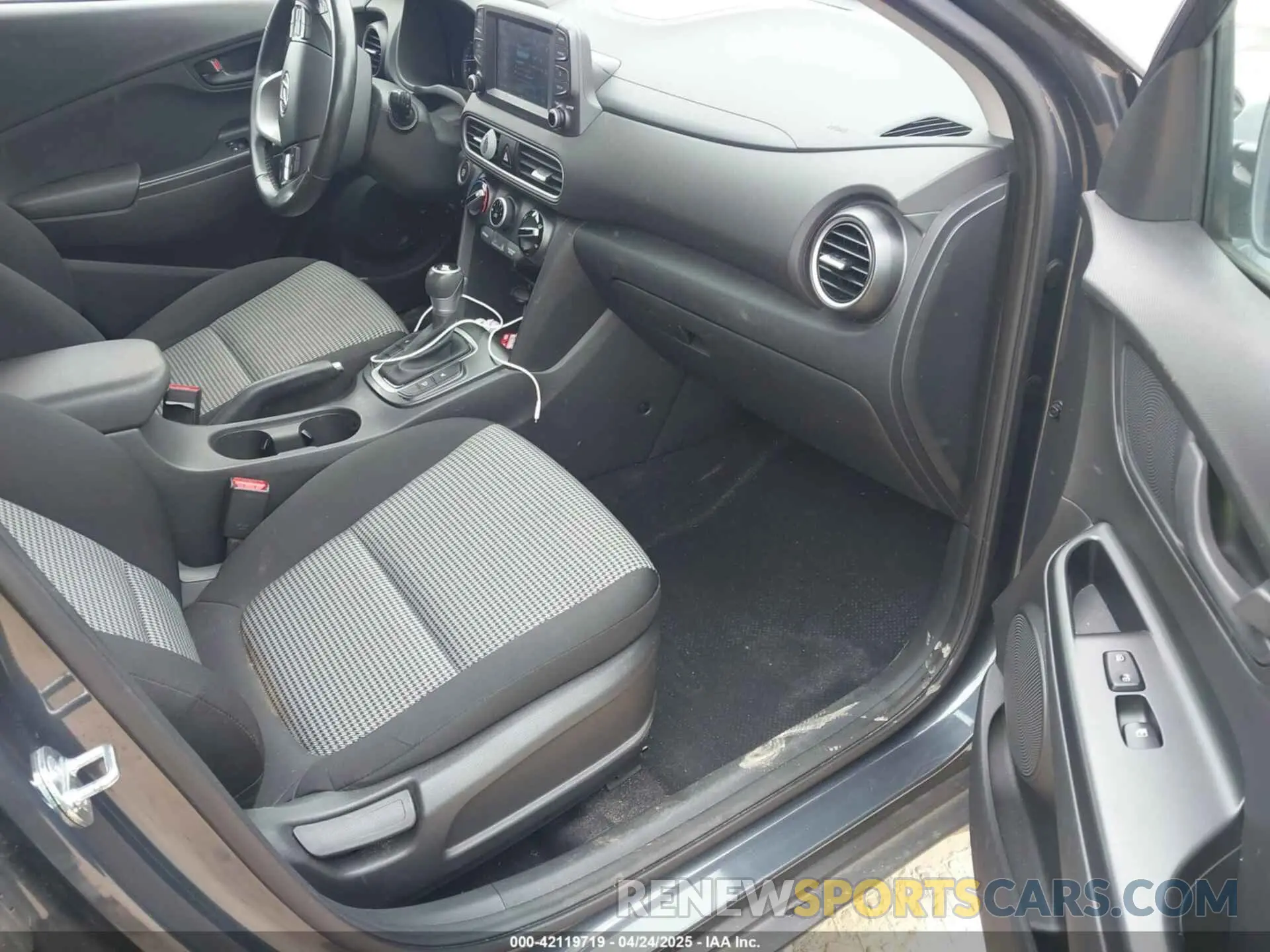 5 Photograph of a damaged car KM8K22AAXKU224907 HYUNDAI KONA 2019