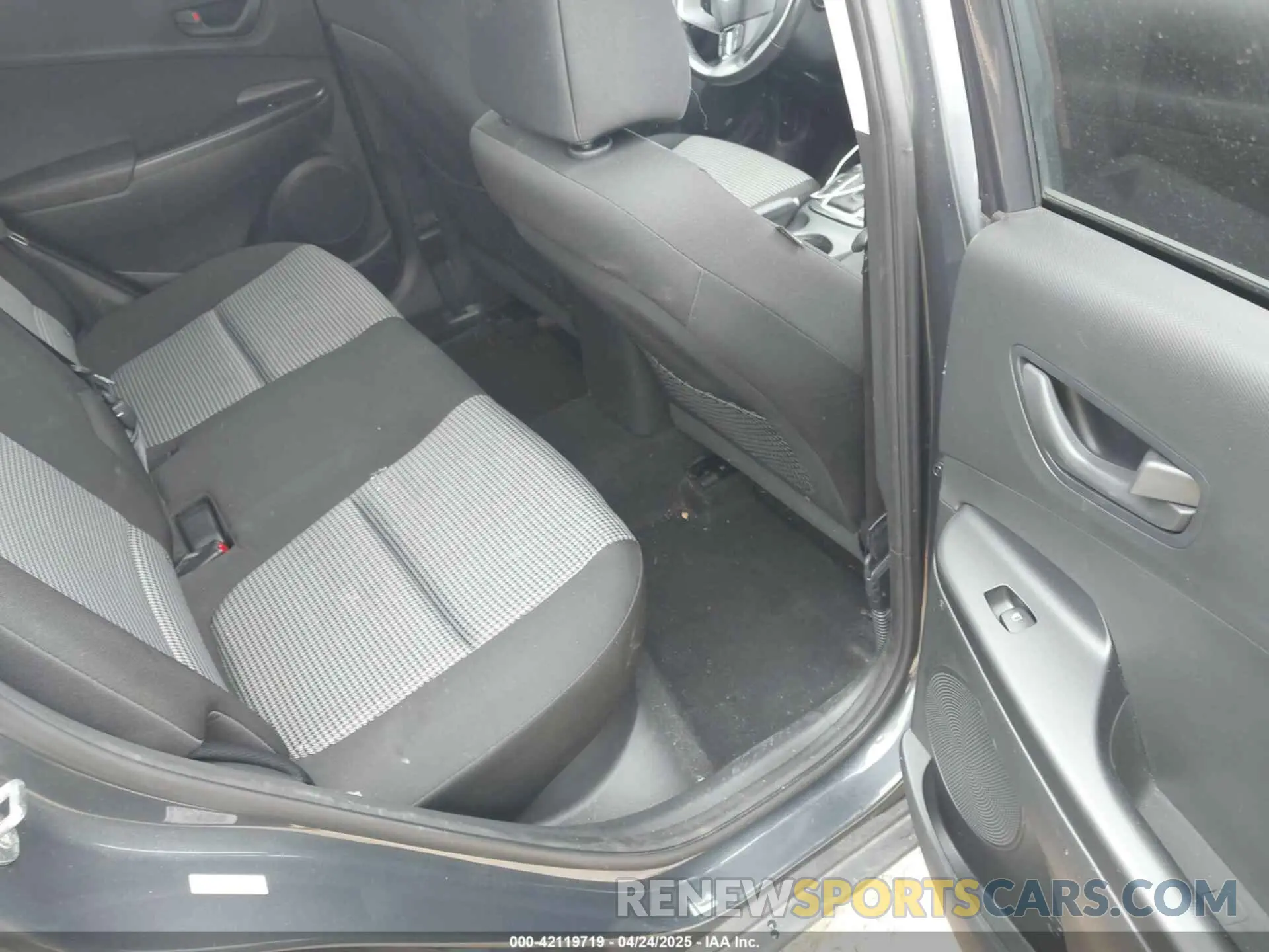 8 Photograph of a damaged car KM8K22AAXKU224907 HYUNDAI KONA 2019