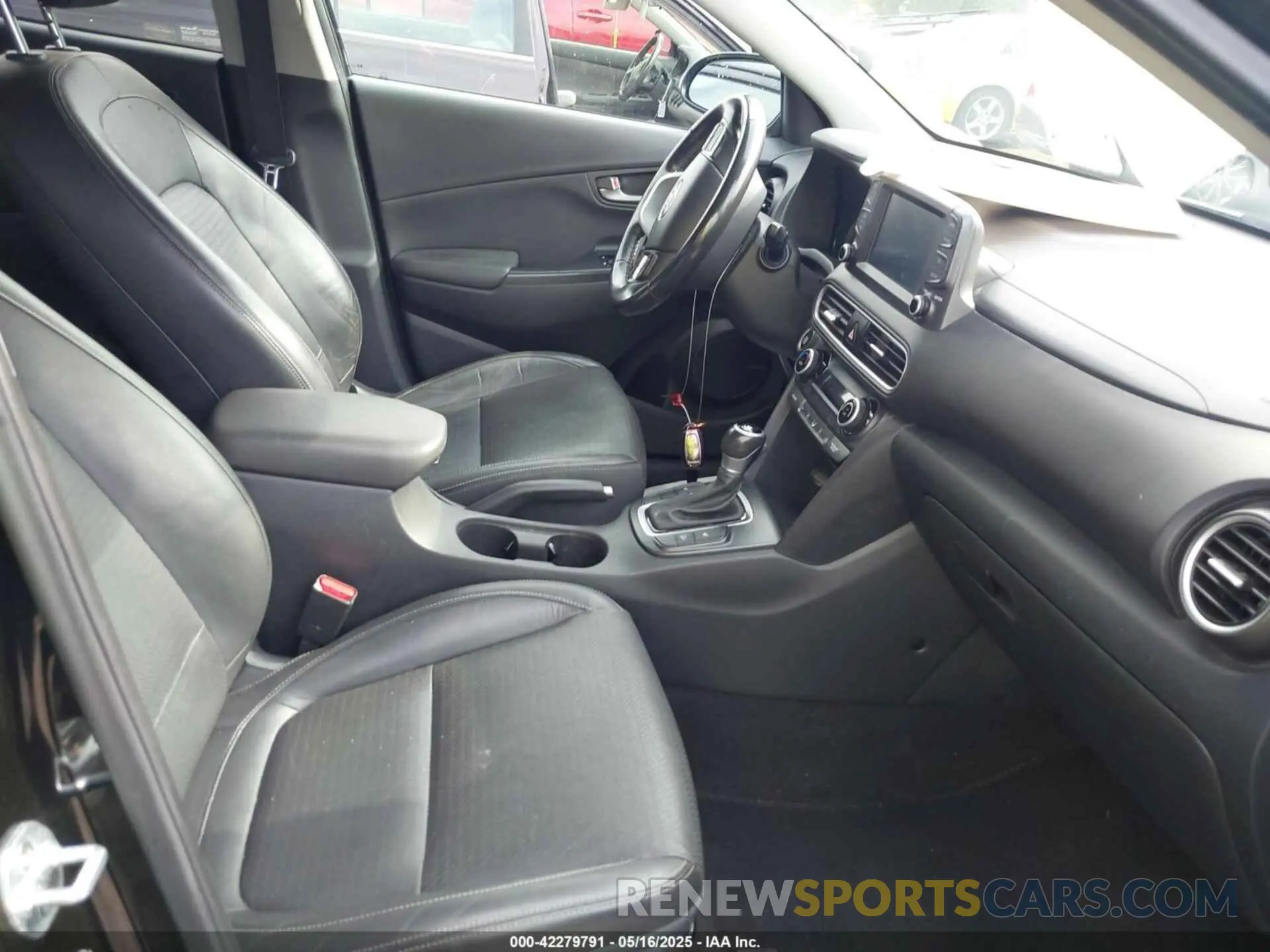 5 Photograph of a damaged car KM8K33A5XKU206512 HYUNDAI KONA 2019