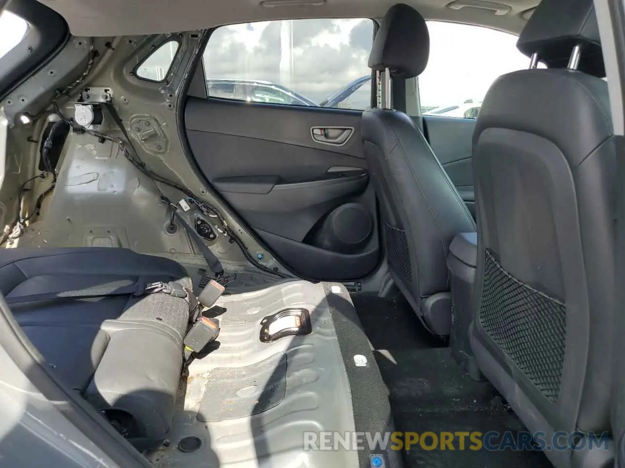 10 Photograph of a damaged car KM8K33AG0KU052670 HYUNDAI KONA 2019