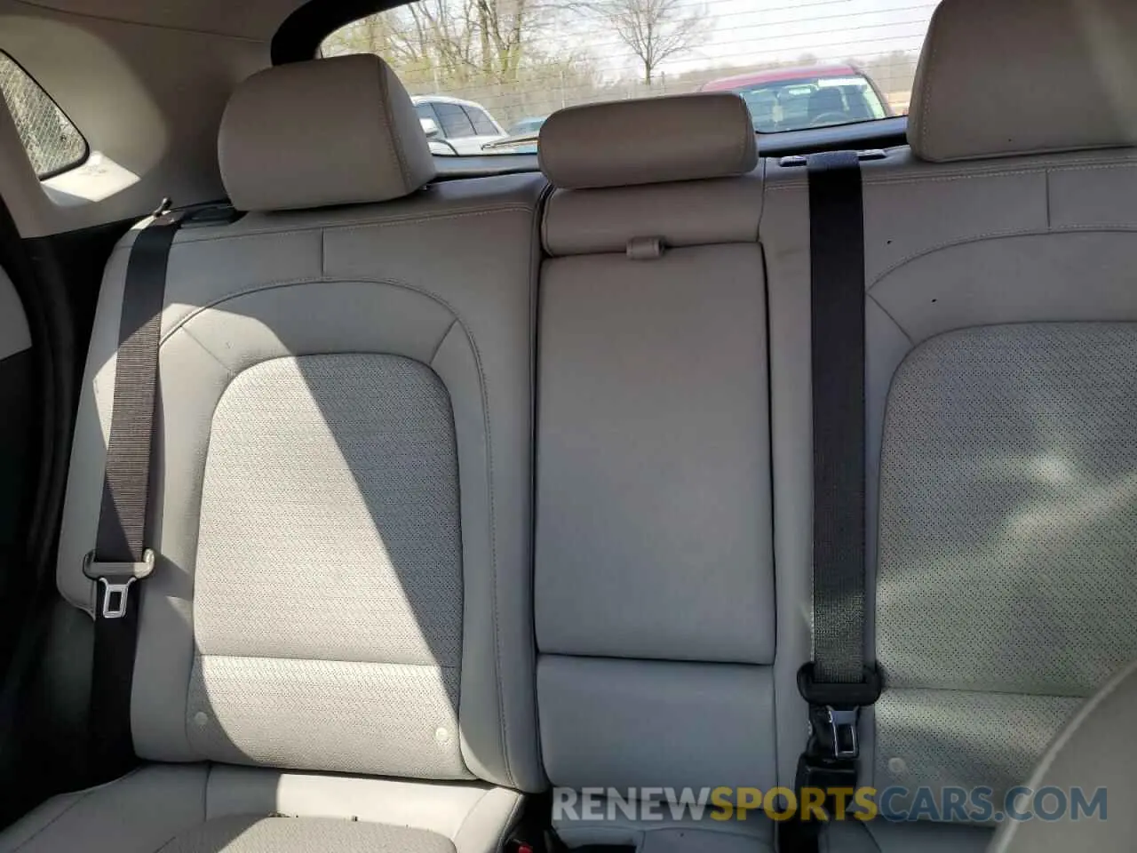 10 Photograph of a damaged car KM8K5CA50KU332940 HYUNDAI KONA 2019