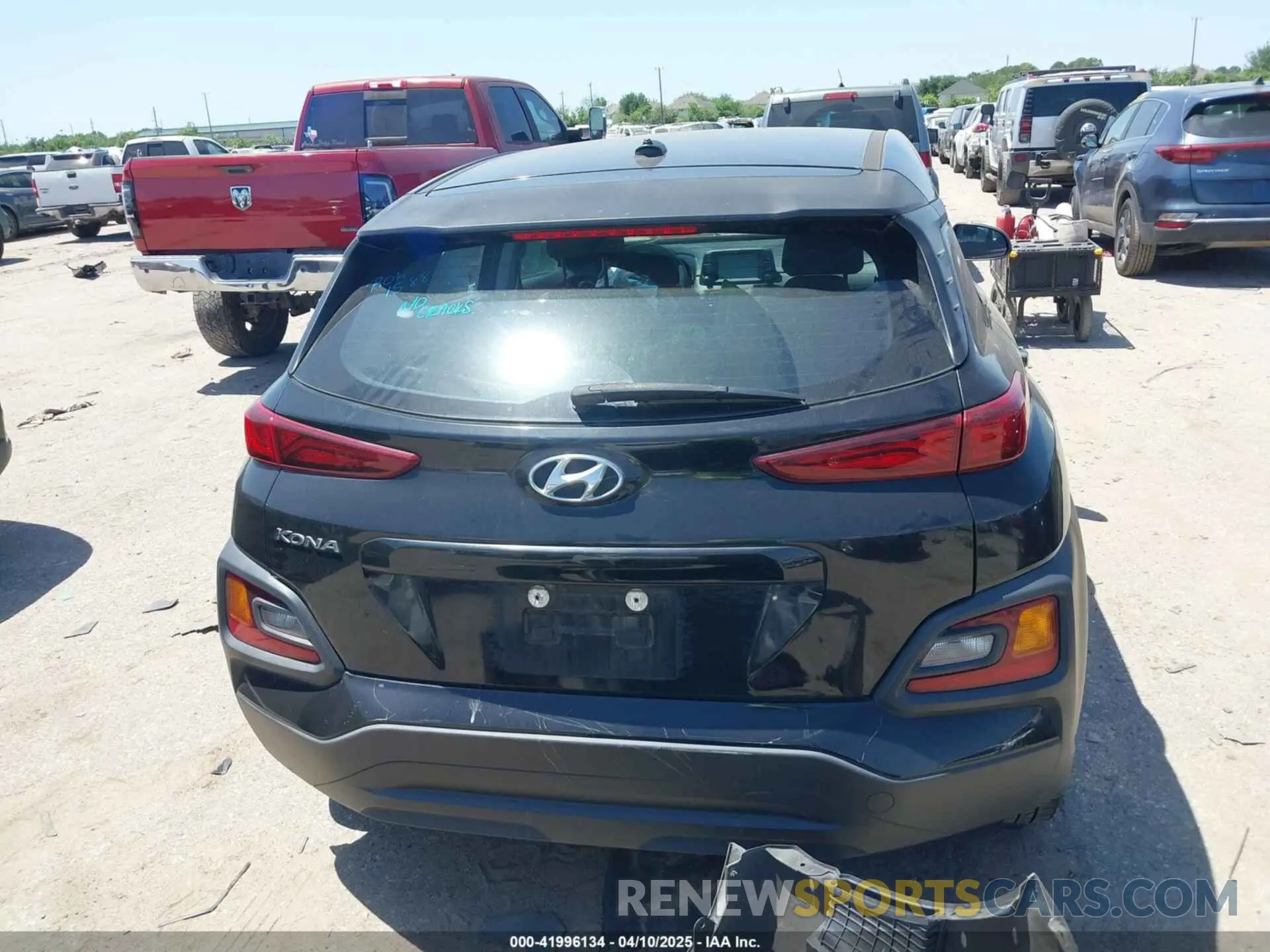 17 Photograph of a damaged car KM8K12AA4LU401276 HYUNDAI KONA 2020