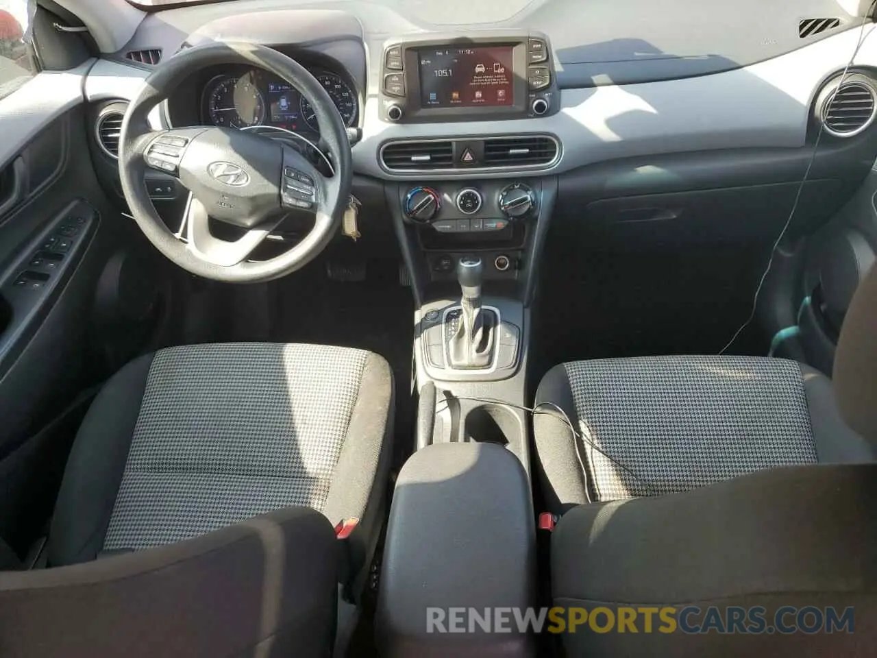 8 Photograph of a damaged car KM8K12AA4LU447304 HYUNDAI KONA 2020
