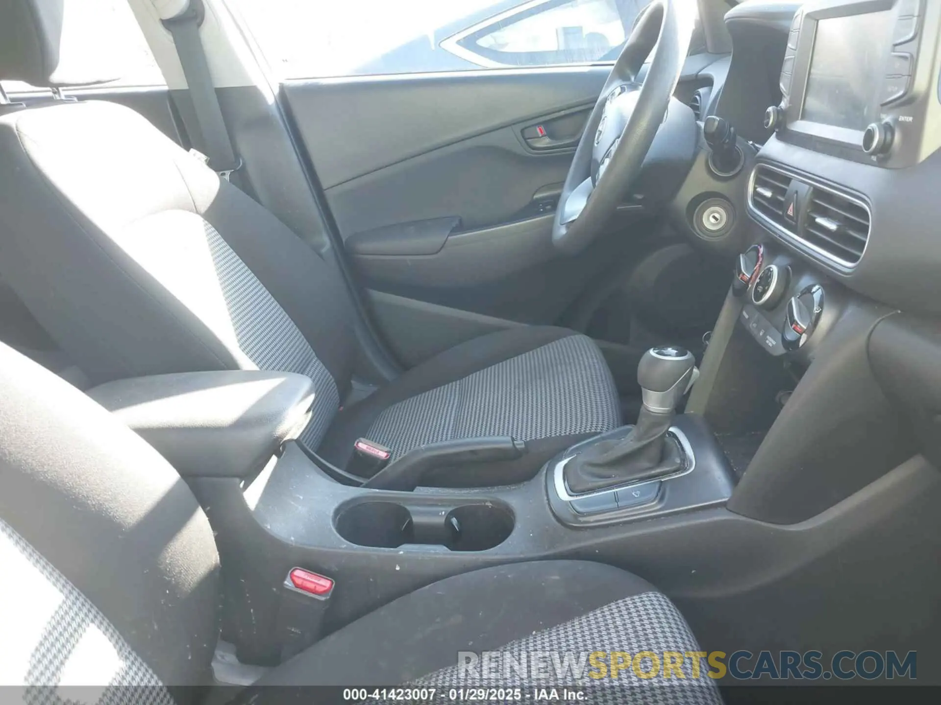 5 Photograph of a damaged car KM8K12AA4LU504536 HYUNDAI KONA 2020