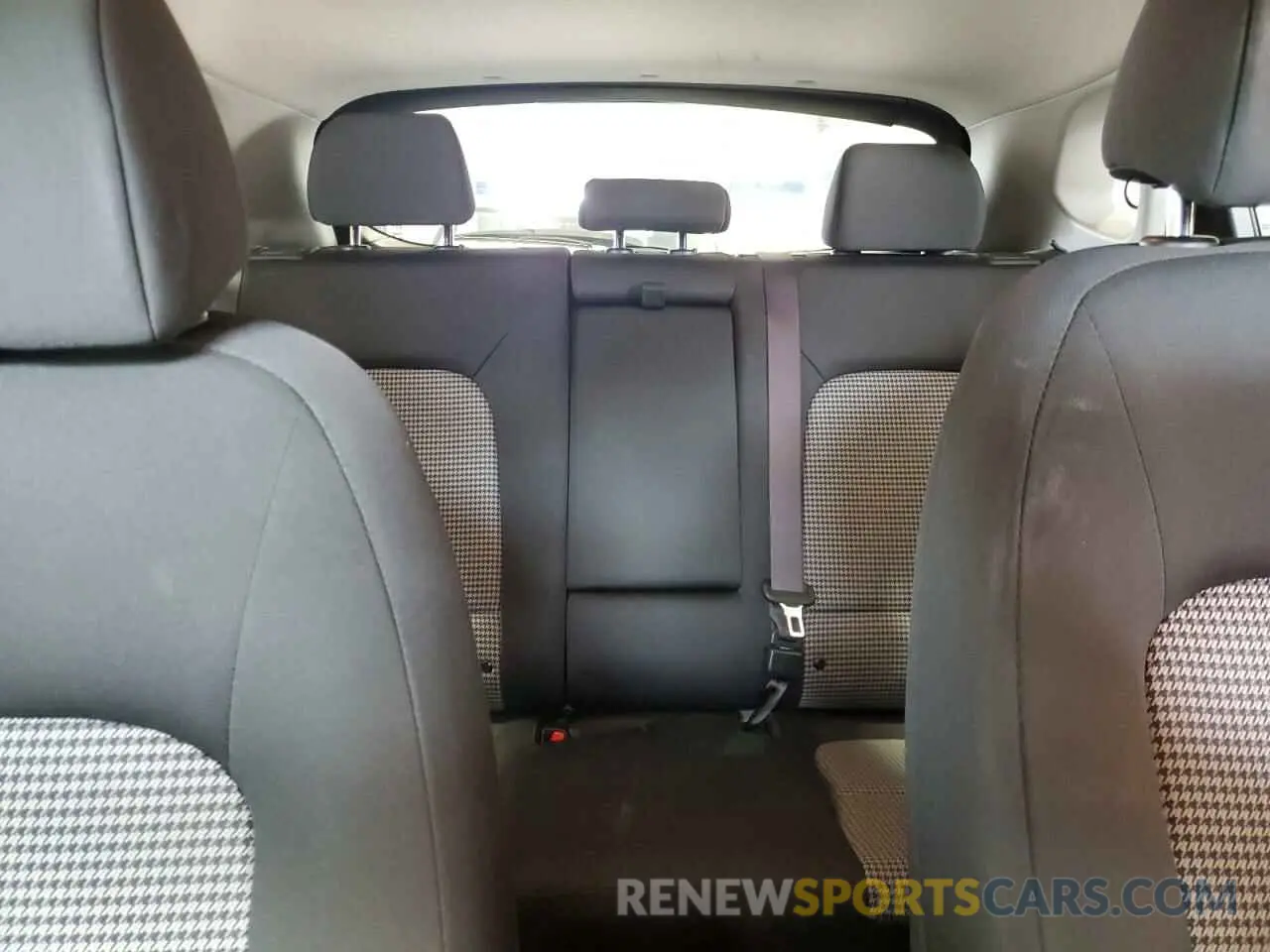 10 Photograph of a damaged car KM8K12AA5LU443746 HYUNDAI KONA 2020