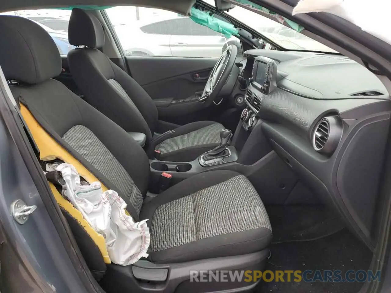 7 Photograph of a damaged car KM8K12AA6LU416622 HYUNDAI KONA 2020